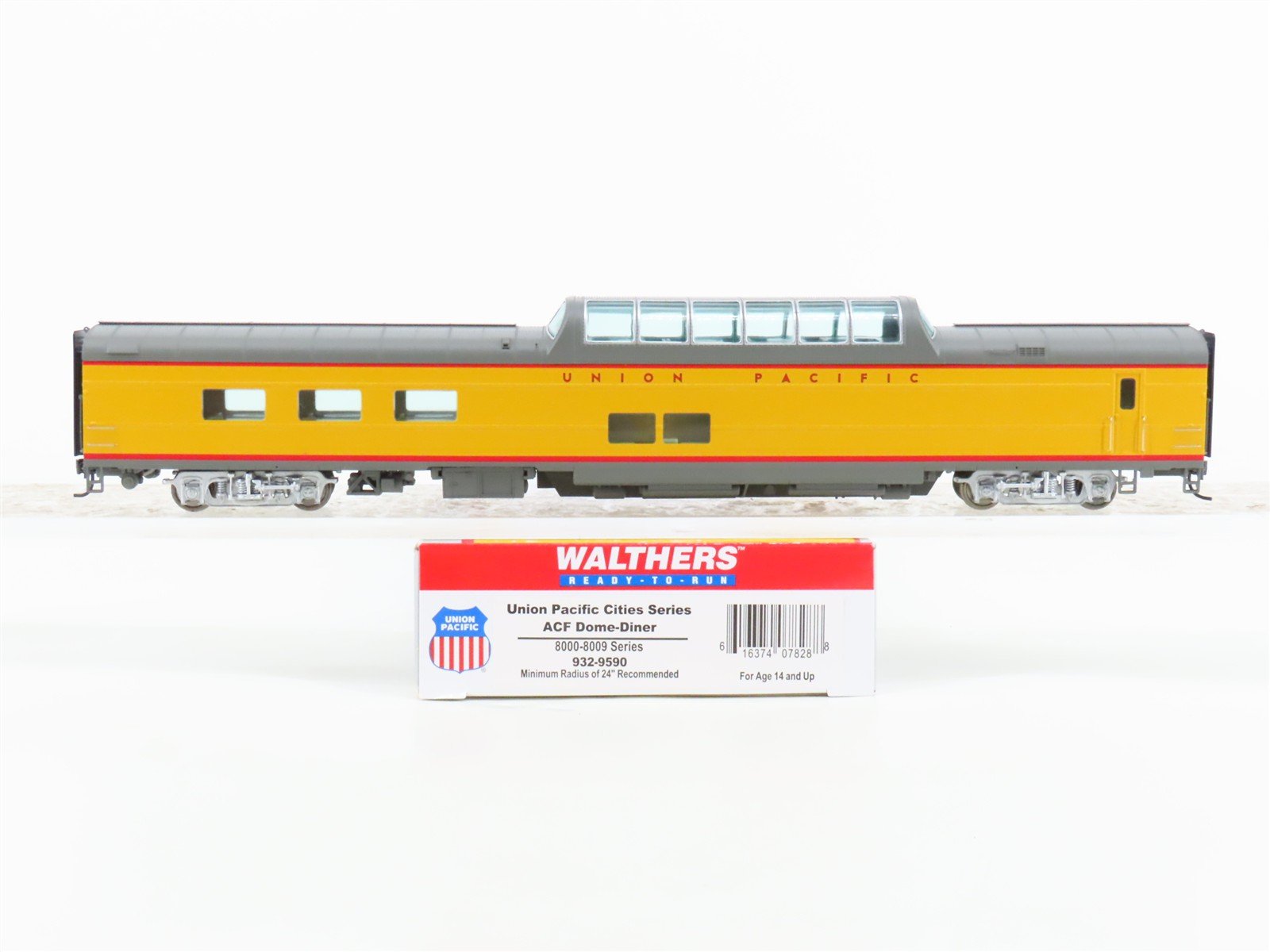 HO Scale Walthers 932-9590 UP Union Pacific Railroad Dome-Diner Passenger Car