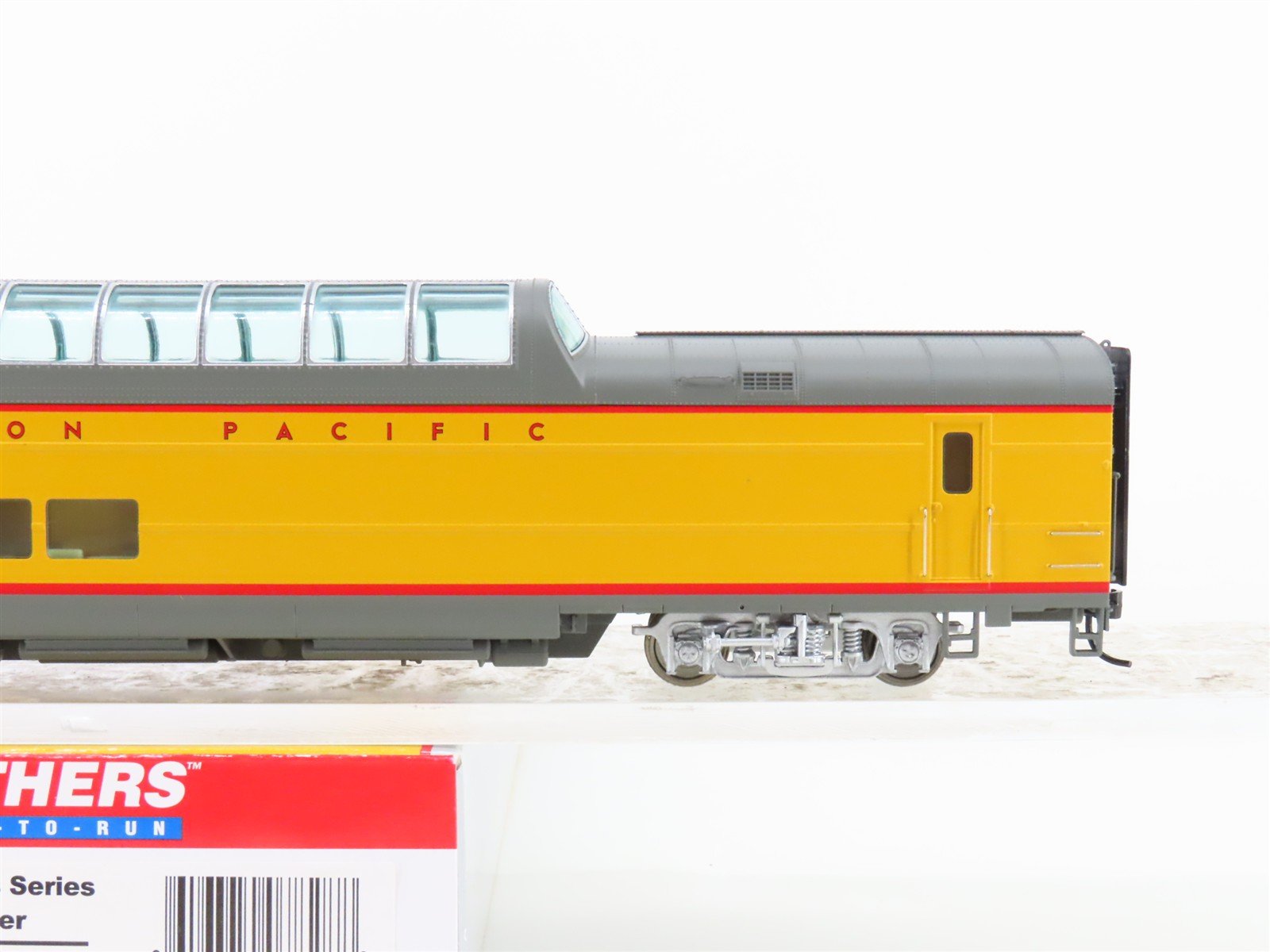 HO Scale Walthers 932-9590 UP Union Pacific Railroad Dome-Diner Passenger Car