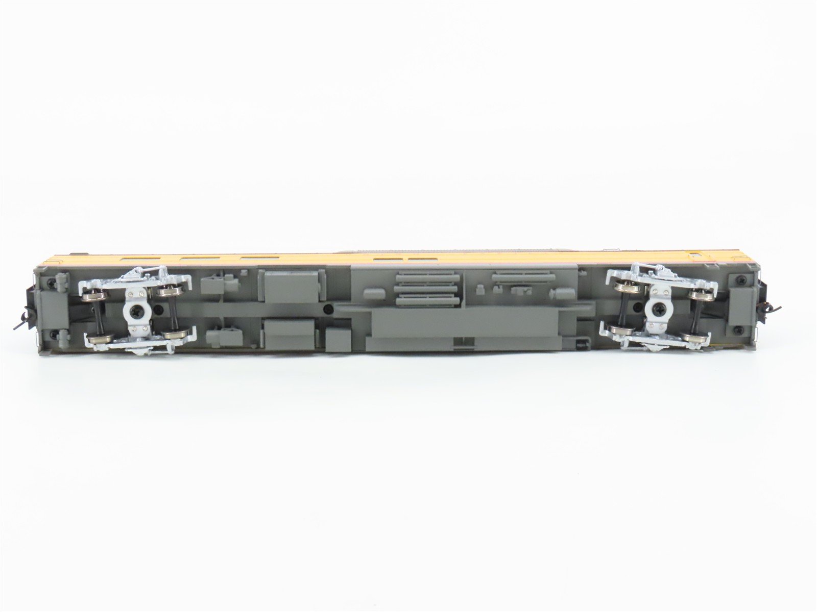 HO Scale Walthers 932-9590 UP Union Pacific Railroad Dome-Diner Passenger Car