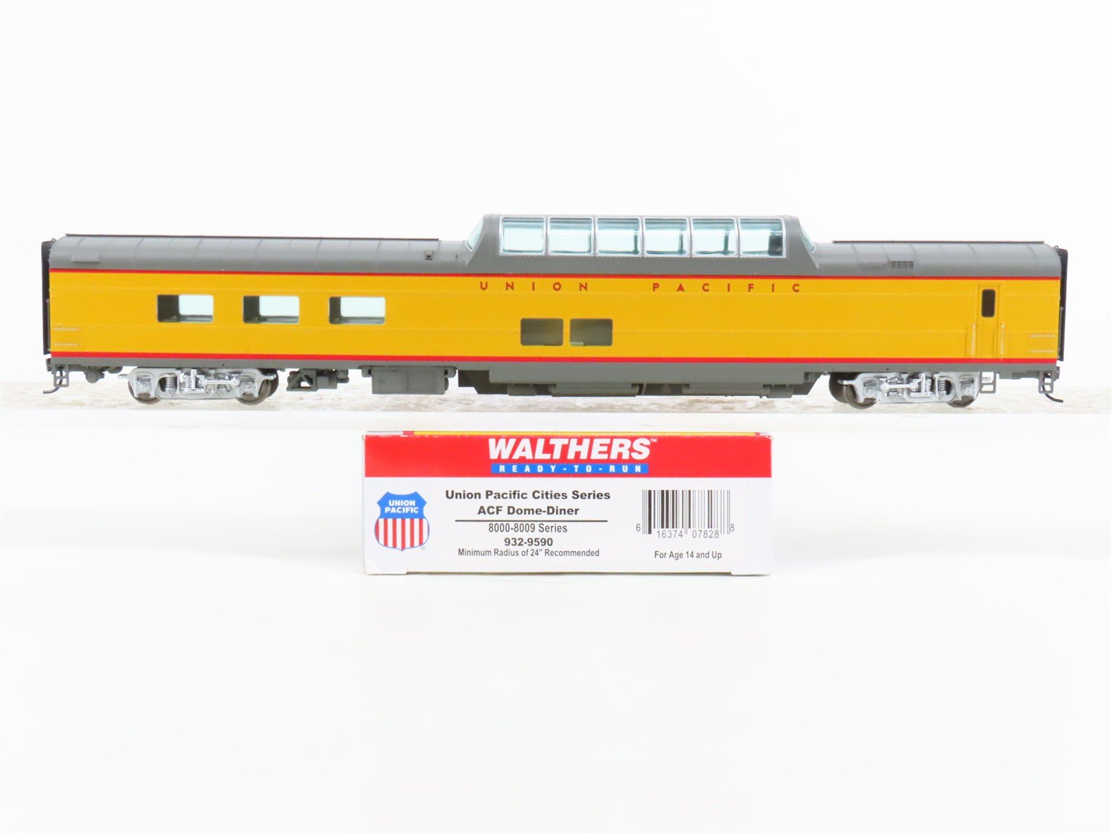 HO Scale Walthers 932-9590 UP Union Pacific Railroad Dome-Diner Passenger Car
