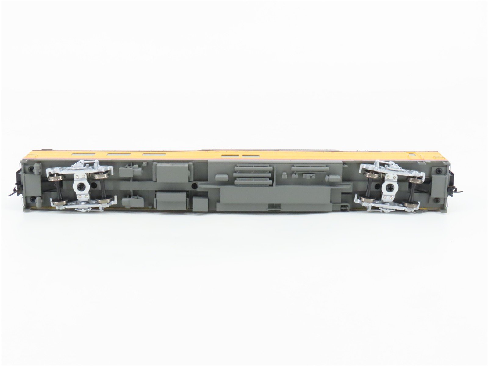 HO Scale Walthers 932-9590 UP Union Pacific Railroad Dome-Diner Passenger Car