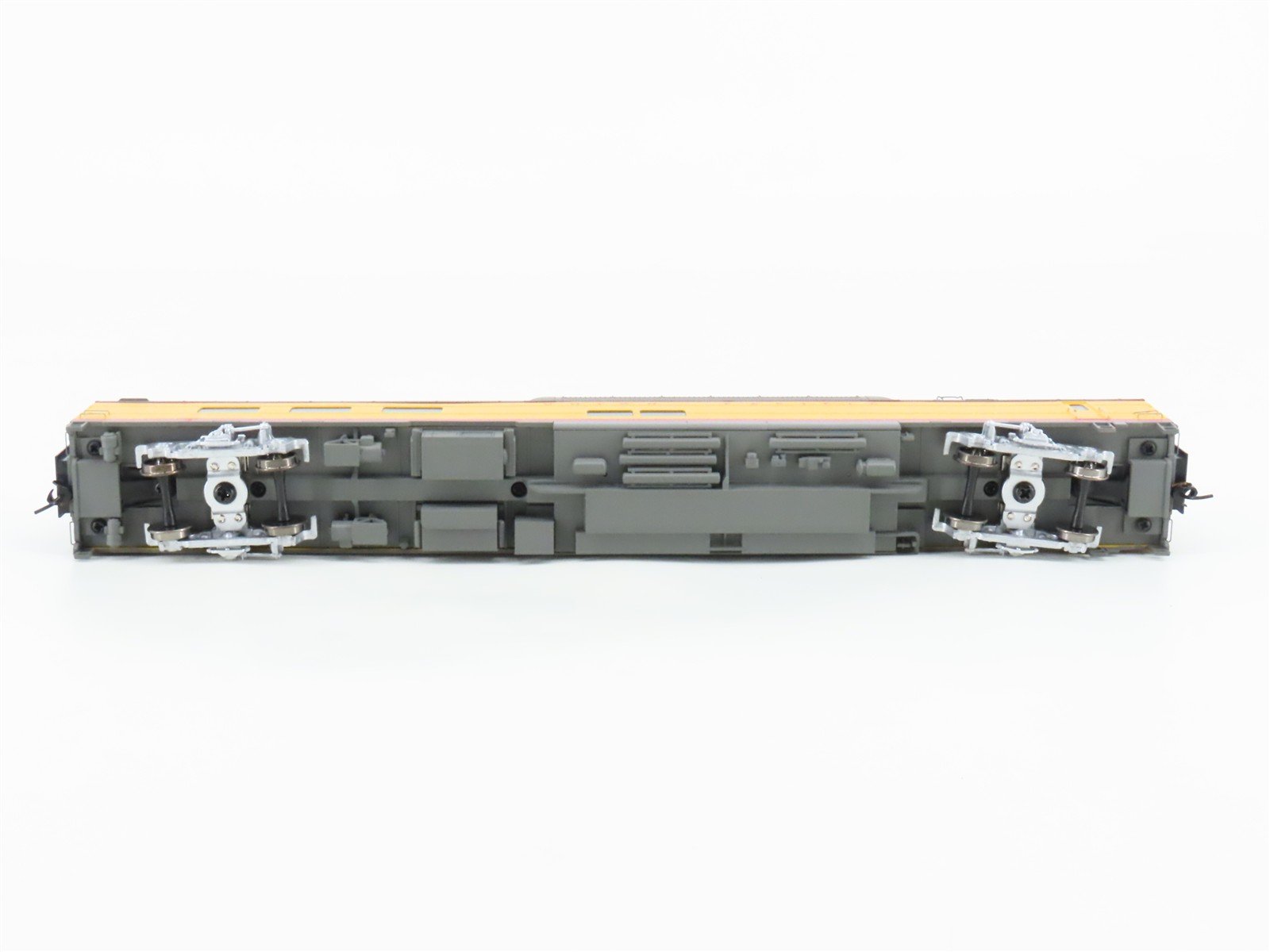 HO Scale Walthers 932-9590 UP Union Pacific Railroad Dome-Diner Passenger Car