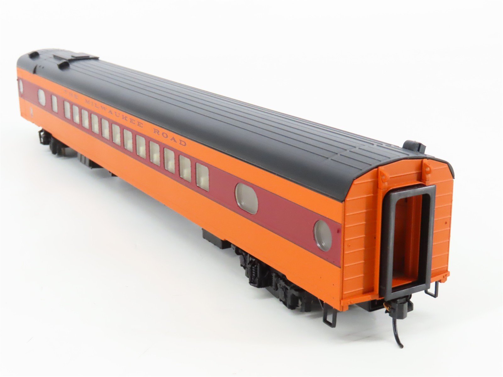 HO Scale Walthers 932-9208 MILW Milwaukee Road Hiawatha Coach Passenger Car