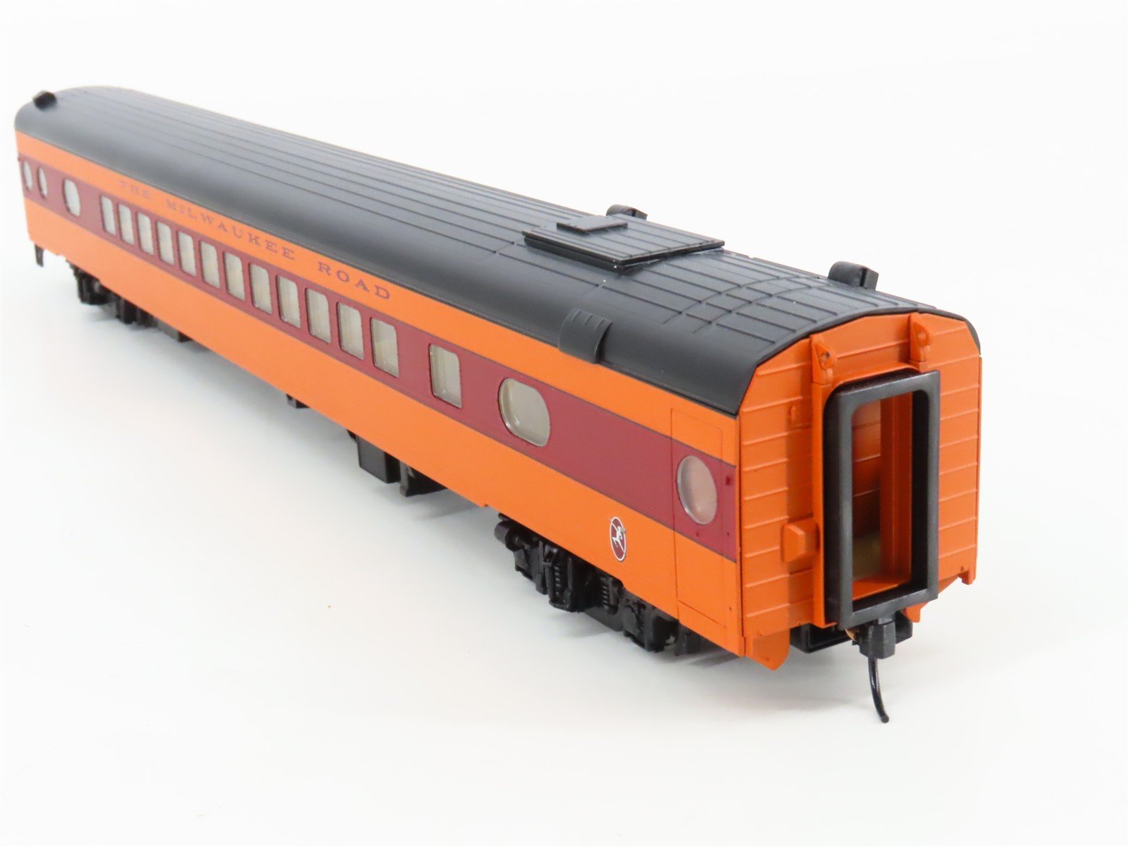 HO Scale Walthers 932-9208 MILW Milwaukee Road Hiawatha Coach Passenger Car