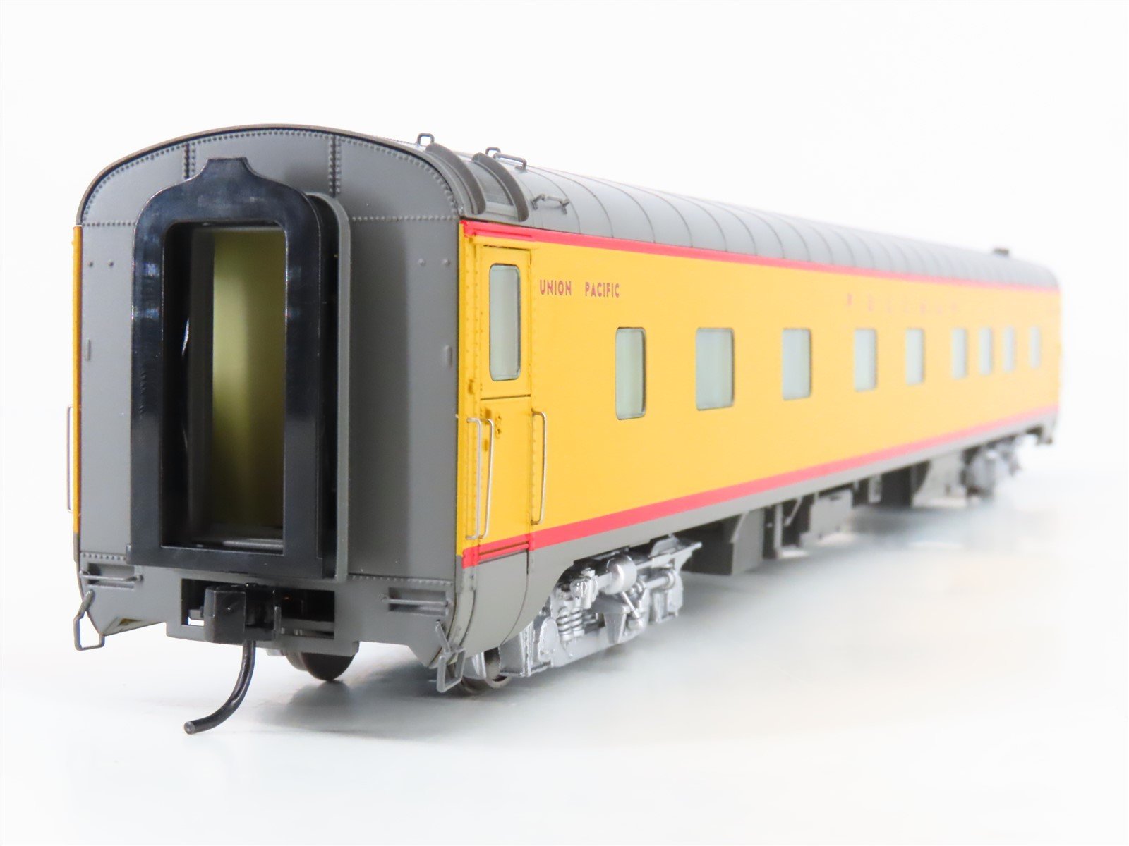 HO Scale Walthers 932-9490 UP Union Pacific Pullman Sleeper Passenger Car