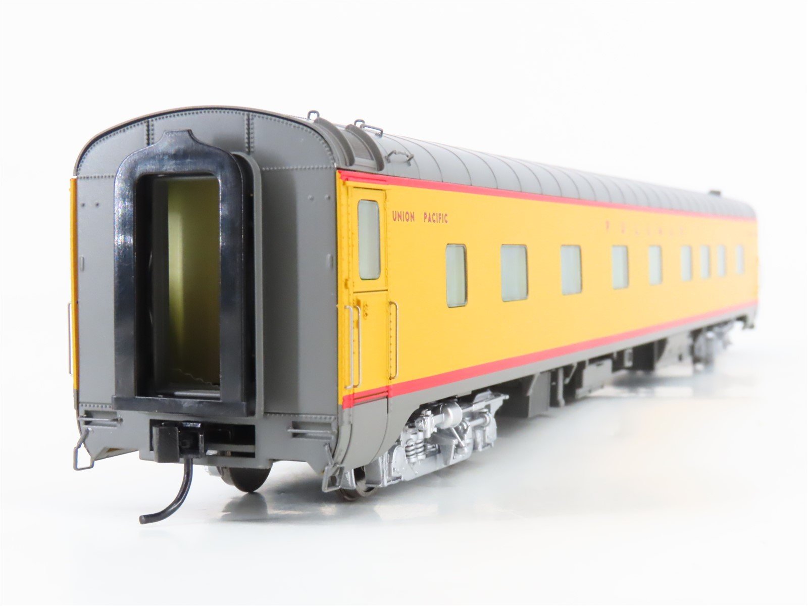 HO Scale Walthers 932-9490 UP Union Pacific Pullman Sleeper Passenger Car