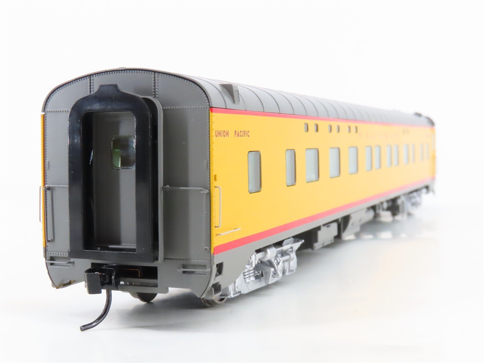 HO Scale Walthers 932-9490 UP Union Pacific Pullman Sleeper Passenger Car