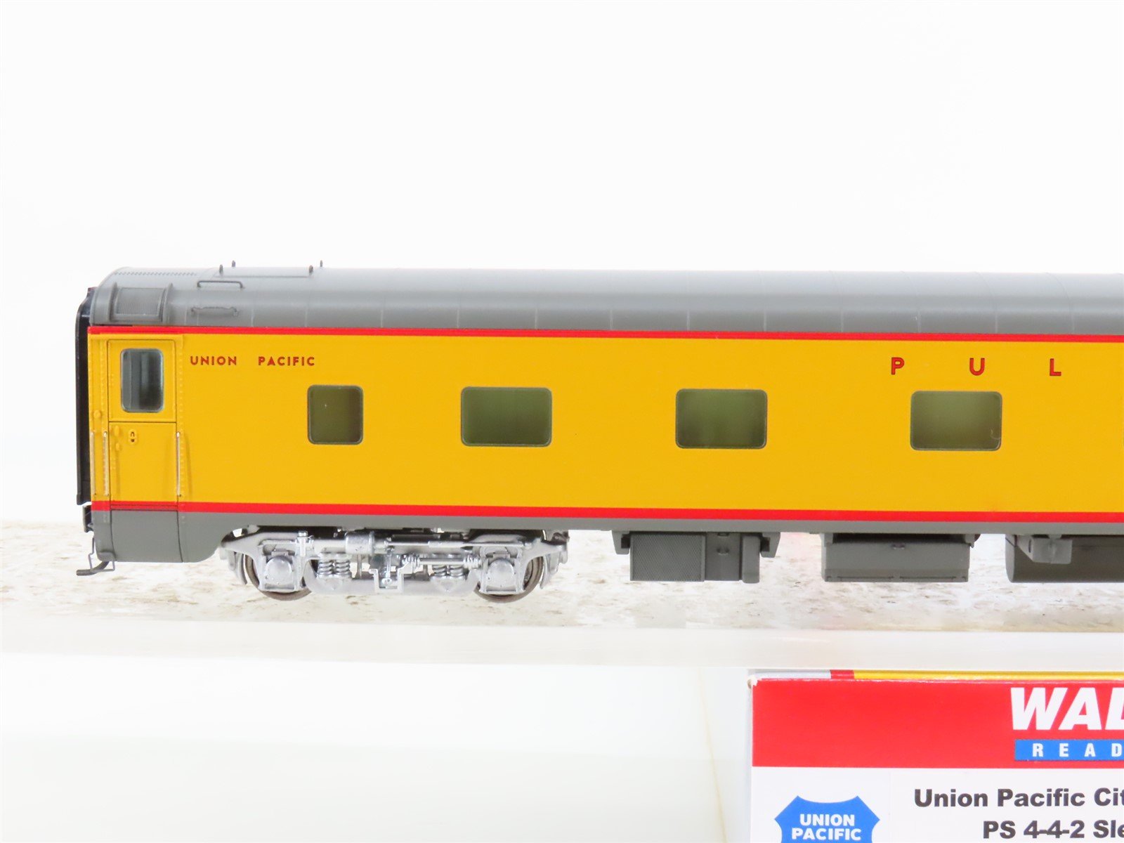 HO Scale Walthers 932-9490 UP Union Pacific Pullman Sleeper Passenger Car