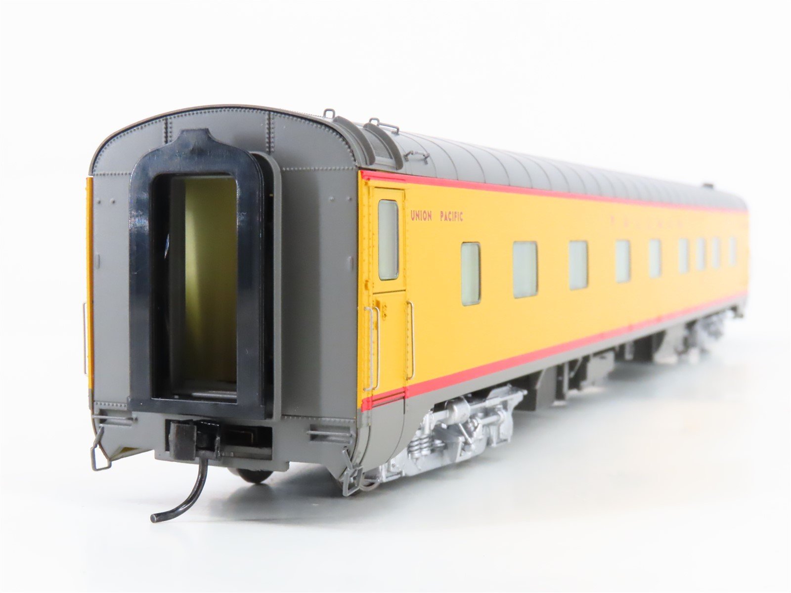 HO Scale Walthers 932-9490 UP Union Pacific Pullman Sleeper Passenger Car