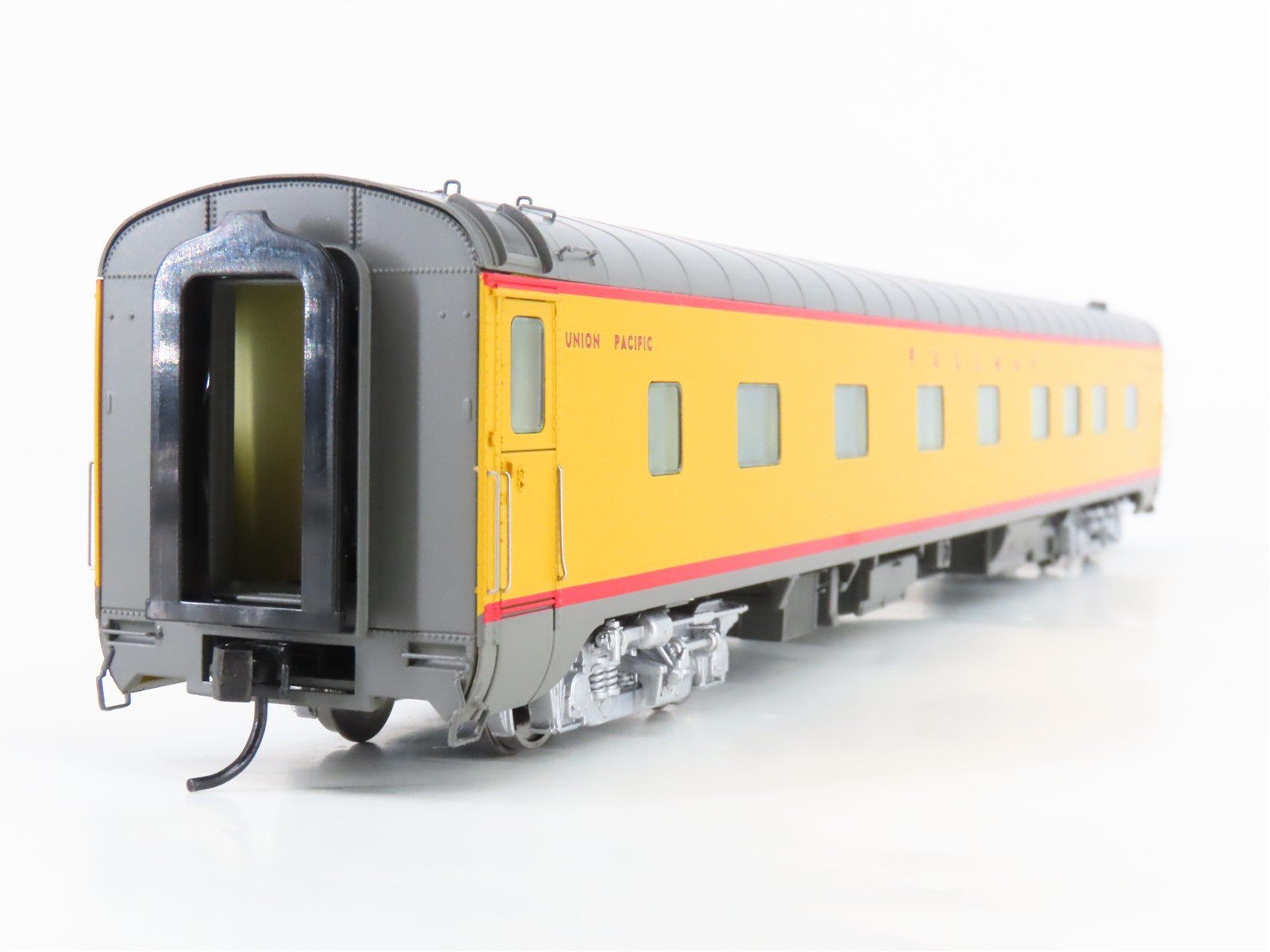 HO Scale Walthers 932-9490 UP Union Pacific Pullman Sleeper Passenger Car