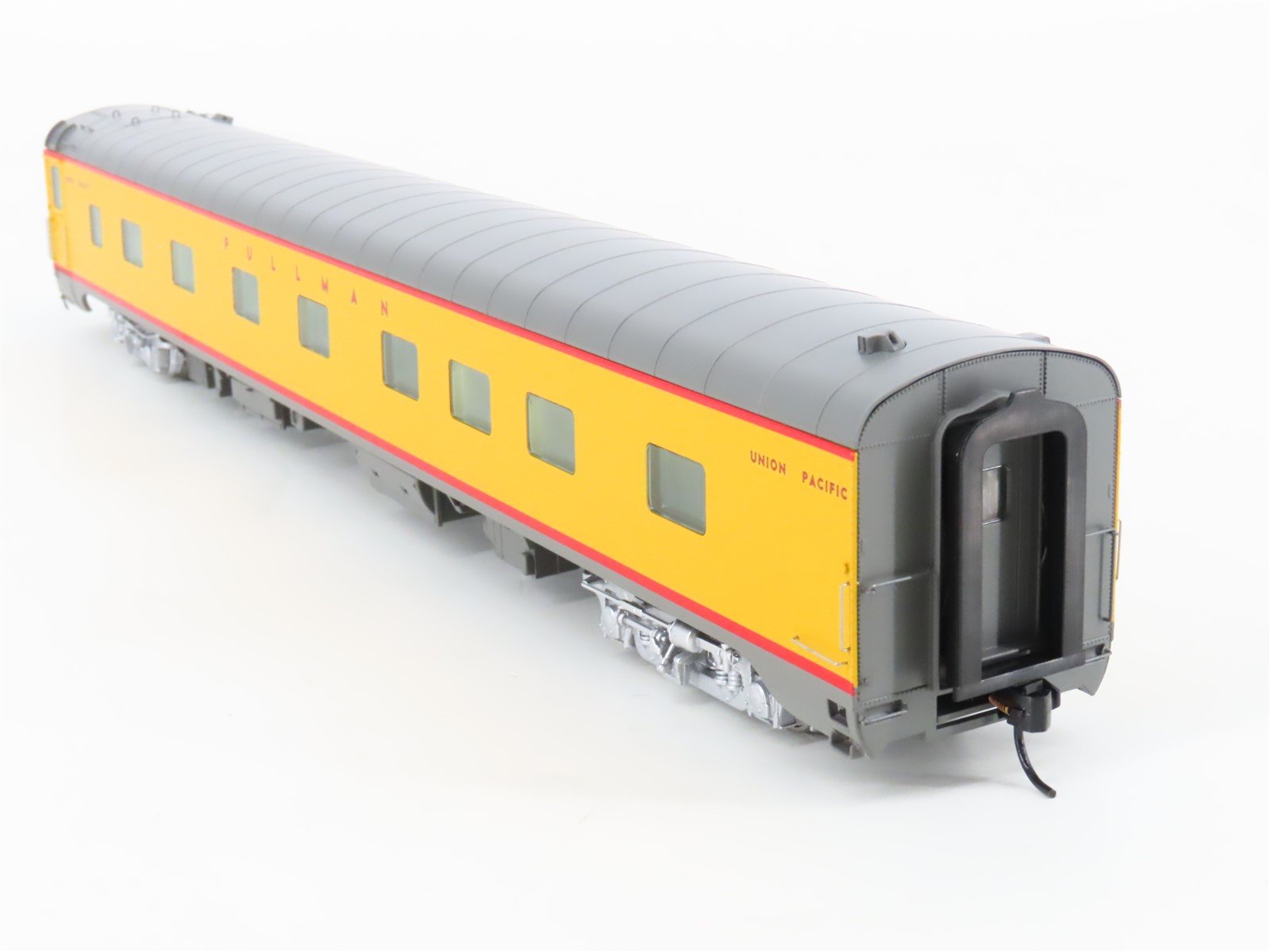 HO Scale Walthers 932-9490 UP Union Pacific Pullman Sleeper Passenger Car