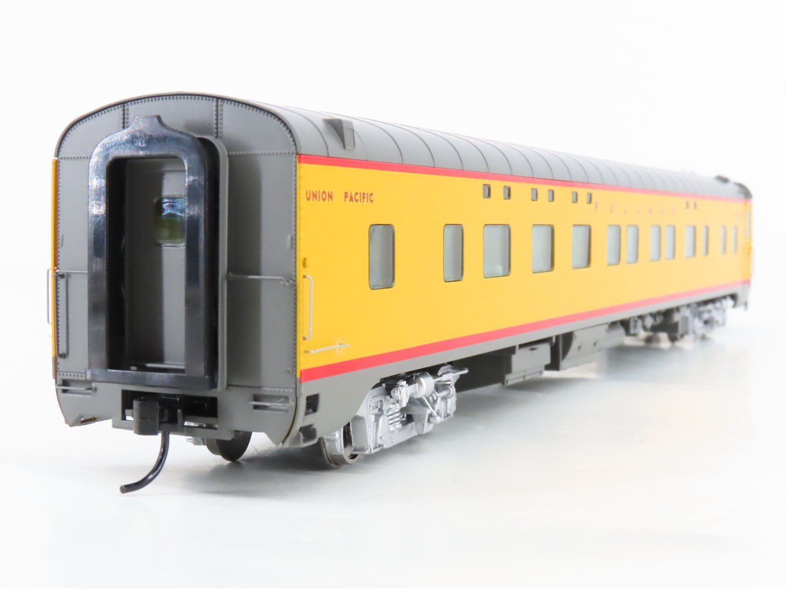 HO Scale Walthers 932-9490 UP Union Pacific Pullman Sleeper Passenger Car