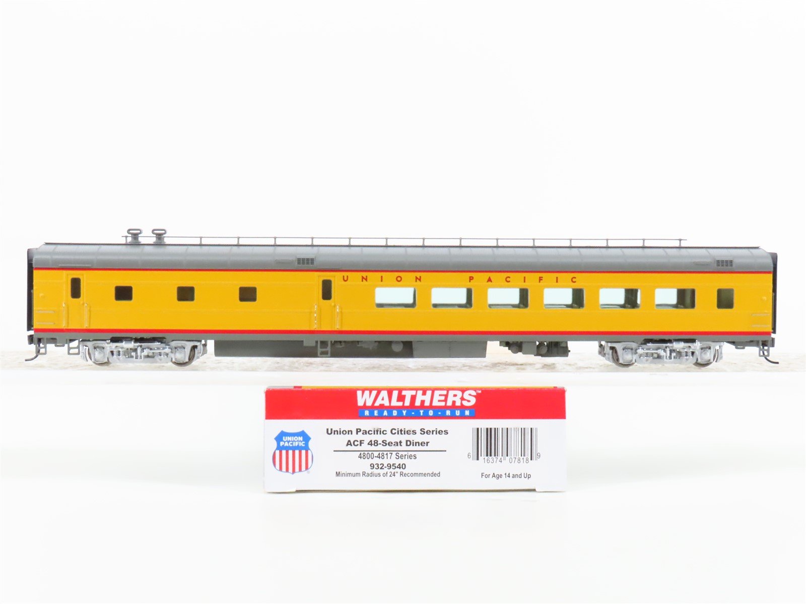 HO Scale Walthers 932-9540 UP Union Pacific Railroad Diner Passenger Car