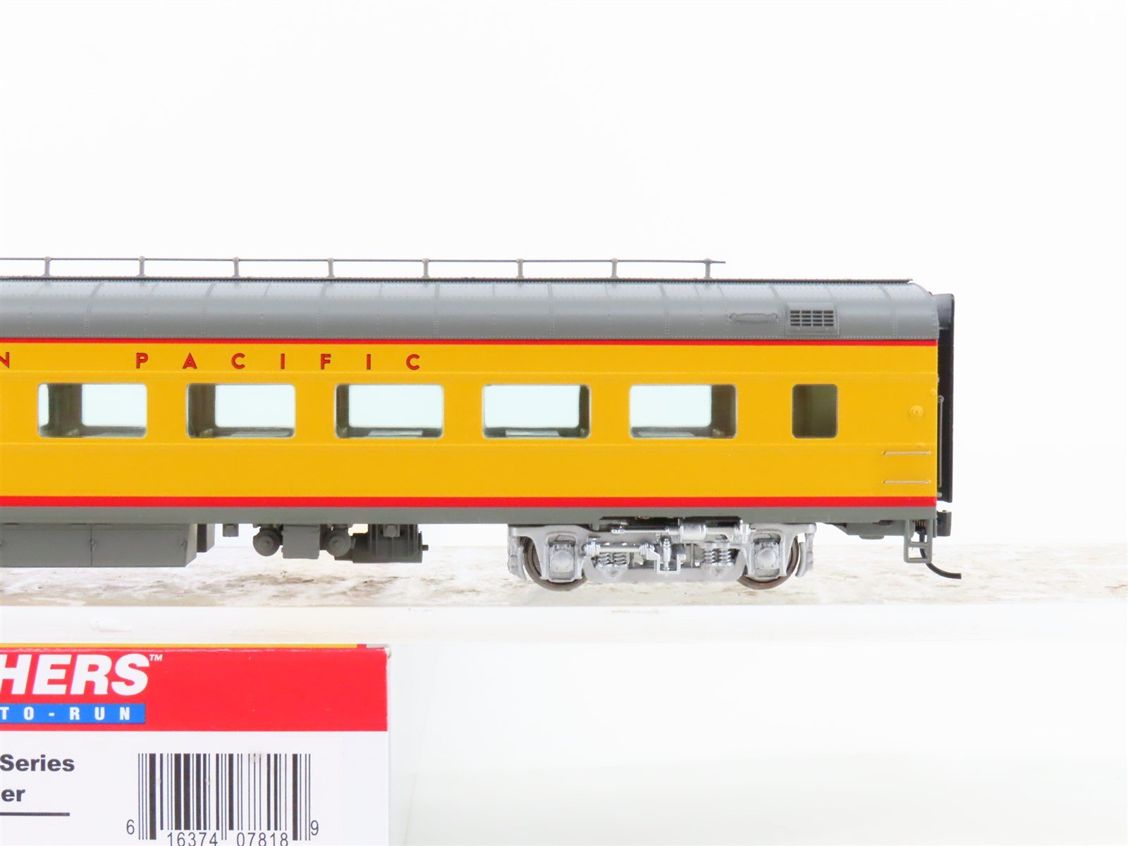 HO Scale Walthers 932-9540 UP Union Pacific Railroad Diner Passenger Car