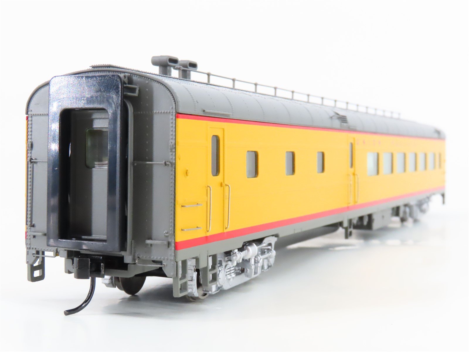 HO Scale Walthers 932-9540 UP Union Pacific Railroad Diner Passenger Car