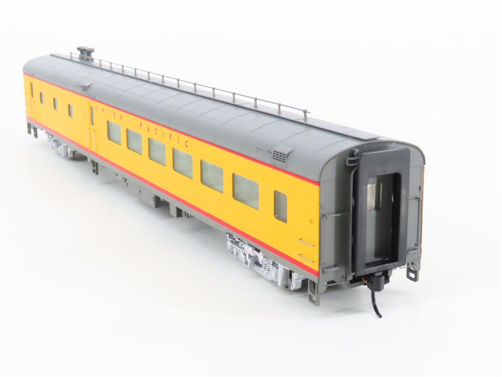 HO Scale Walthers 932-9540 UP Union Pacific Railroad Diner Passenger Car