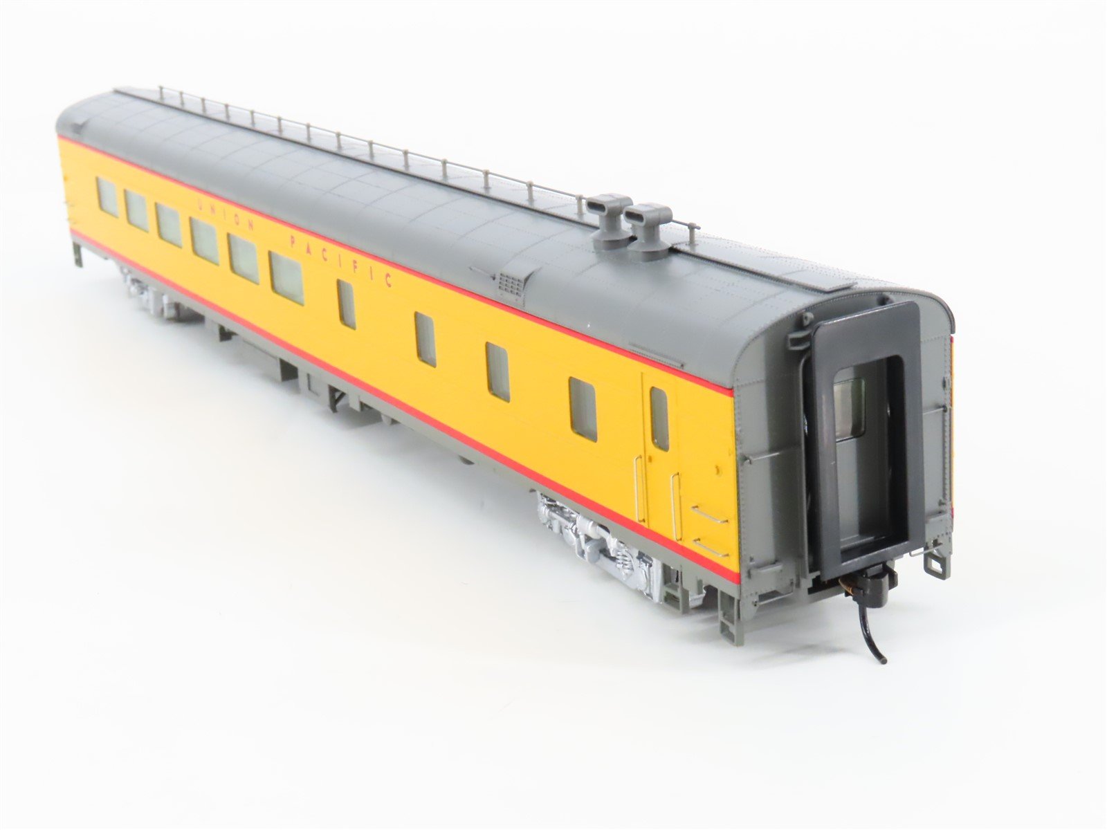 HO Scale Walthers 932-9540 UP Union Pacific Railroad Diner Passenger Car