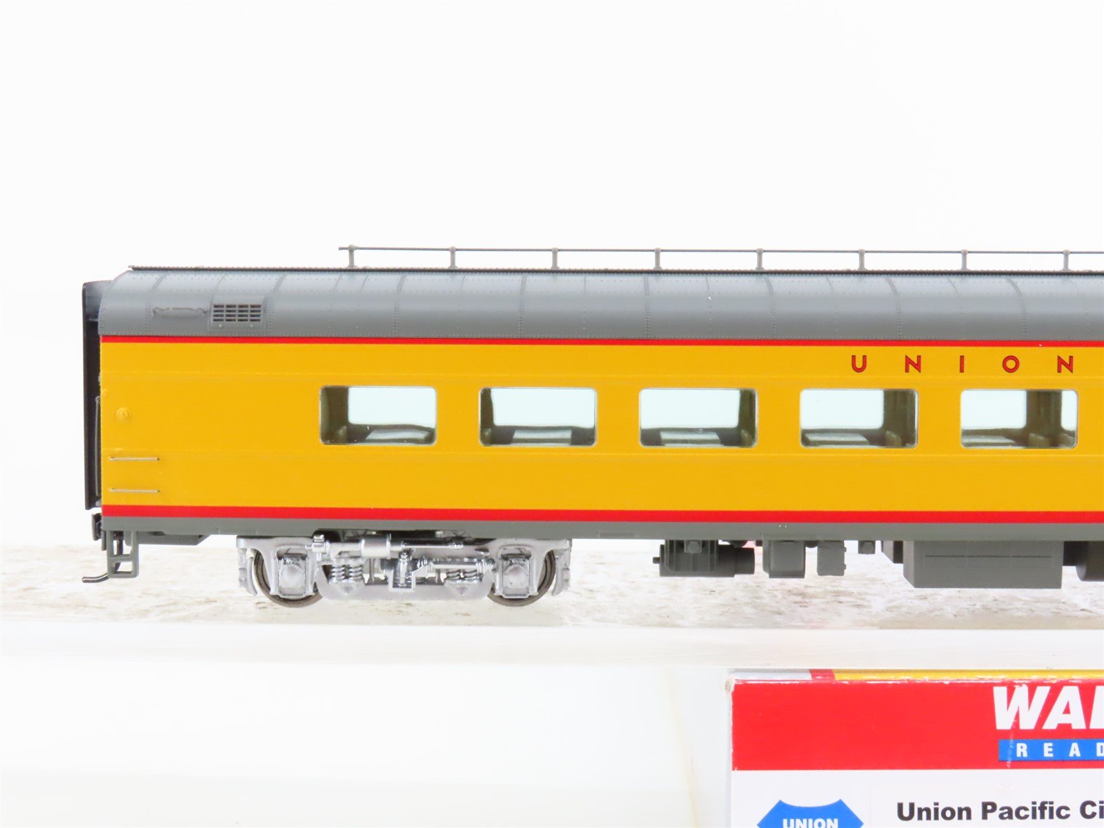 HO Scale Walthers 932-9540 UP Union Pacific Railroad Diner Passenger Car