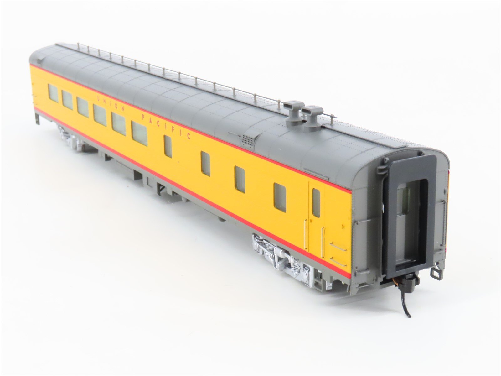 HO Scale Walthers 932-9540 UP Union Pacific Railroad Diner Passenger Car