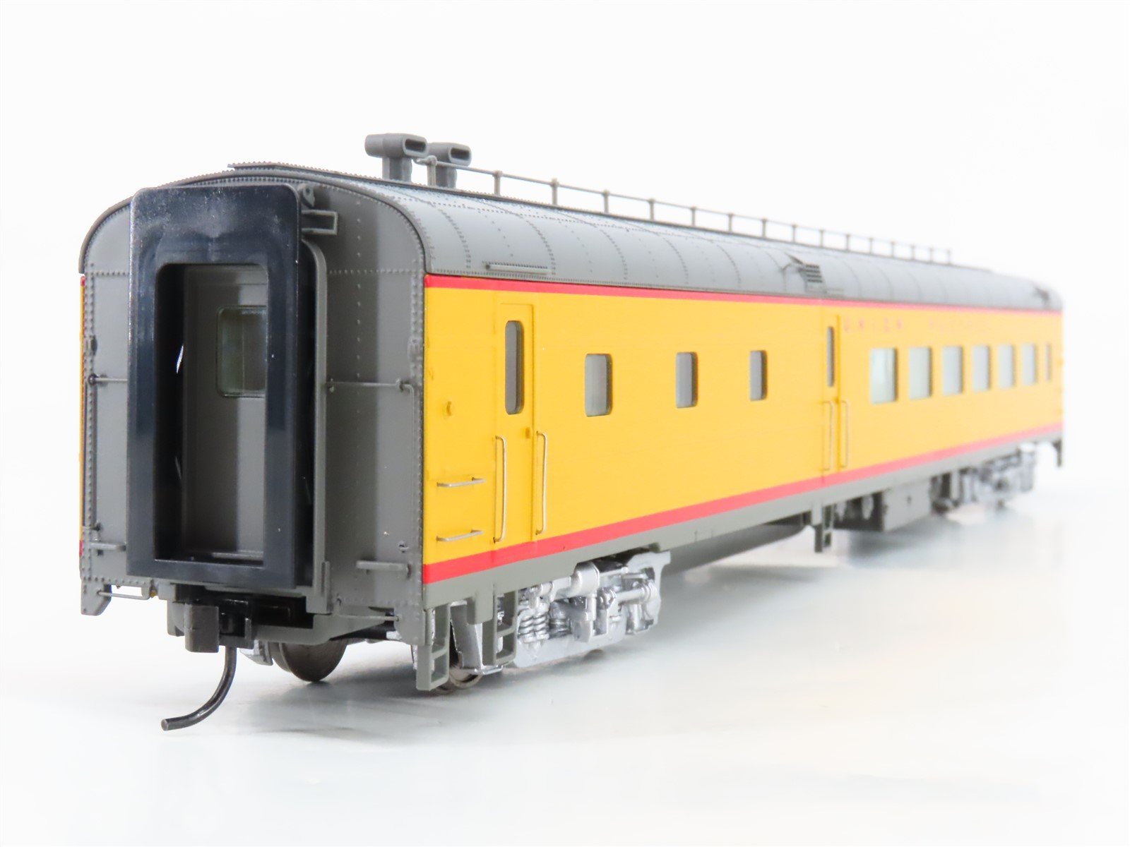 HO Scale Walthers 932-9540 UP Union Pacific Railroad Diner Passenger Car