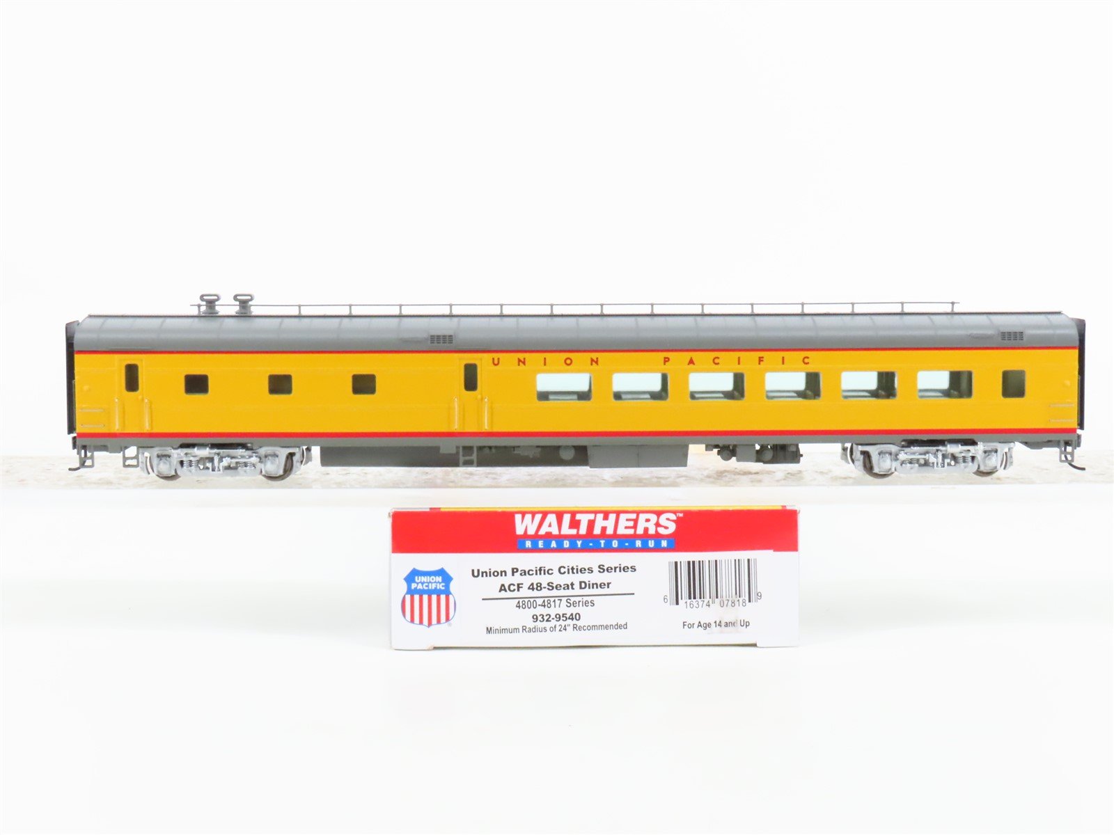 HO Scale Walthers 932-9540 UP Union Pacific Railroad Diner Passenger Car