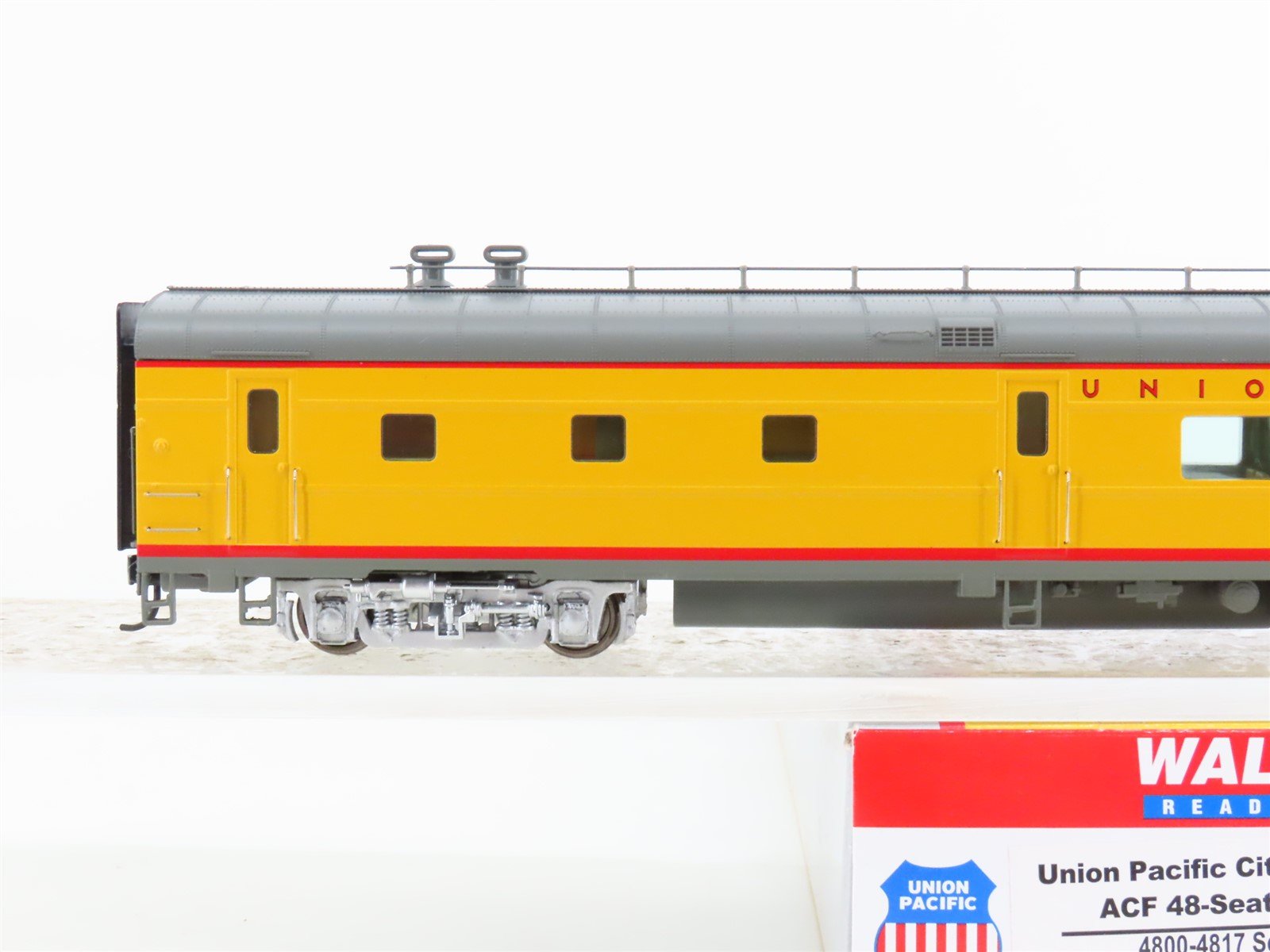 HO Scale Walthers 932-9540 UP Union Pacific Railroad Diner Passenger Car