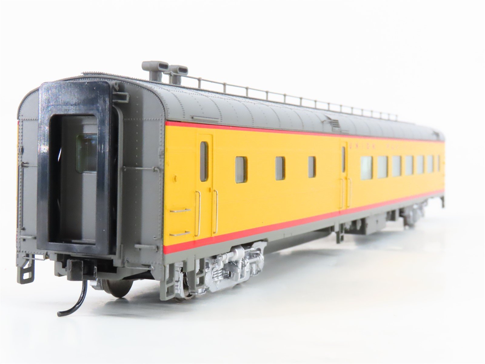HO Scale Walthers 932-9540 UP Union Pacific Railroad Diner Passenger Car