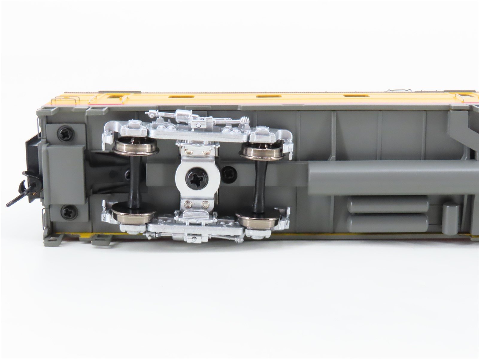 HO Scale Walthers 932-9540 UP Union Pacific Railroad Diner Passenger Car
