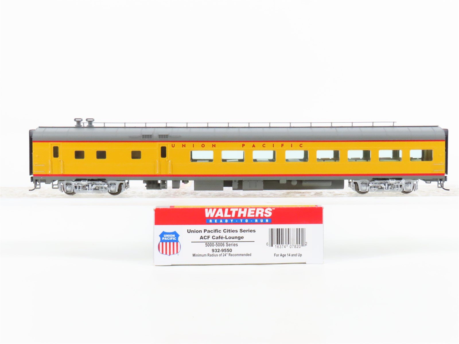 HO Scale Walthers 932-9550 UP Union Pacific Railroad CafÃ©-Lounge Passenger Car