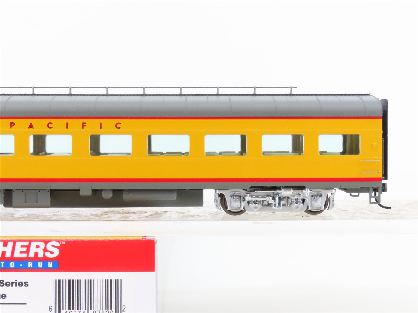 HO Scale Walthers 932-9550 UP Union Pacific Railroad CafÃ©-Lounge Passenger Car