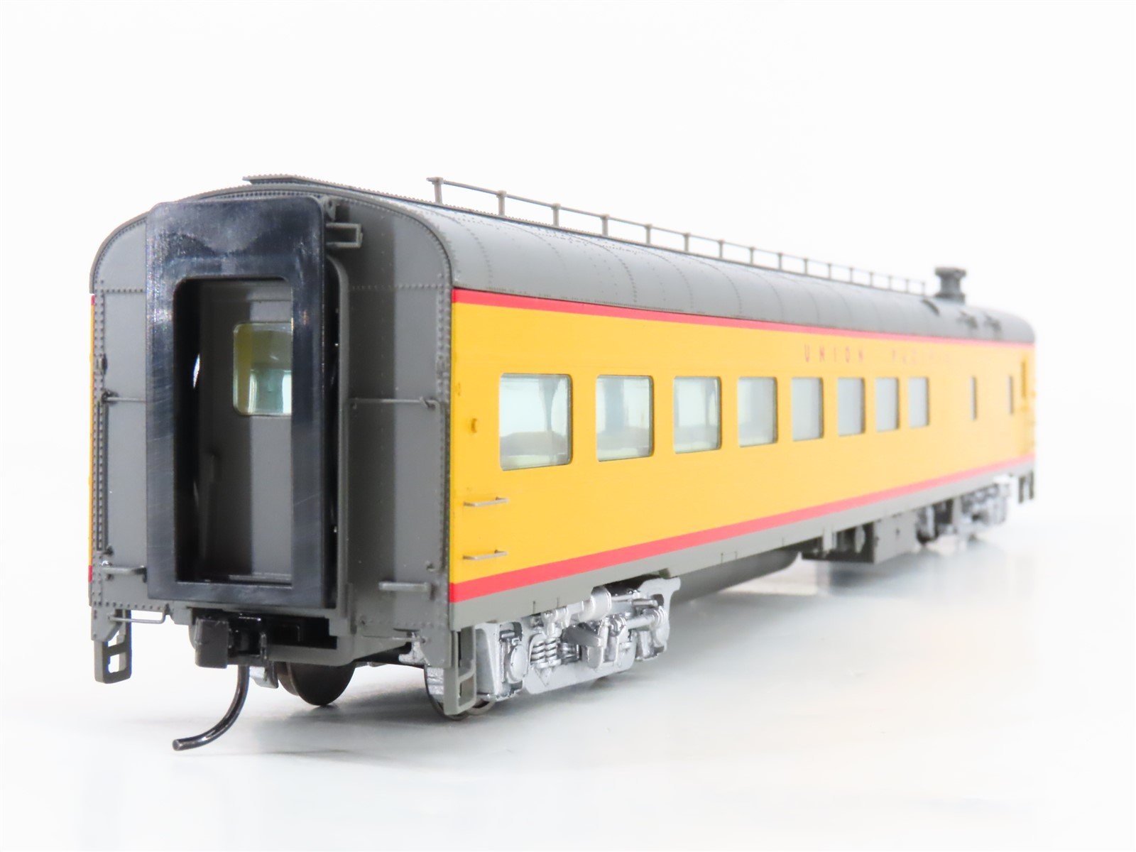 HO Scale Walthers 932-9550 UP Union Pacific Railroad CafÃ©-Lounge Passenger Car