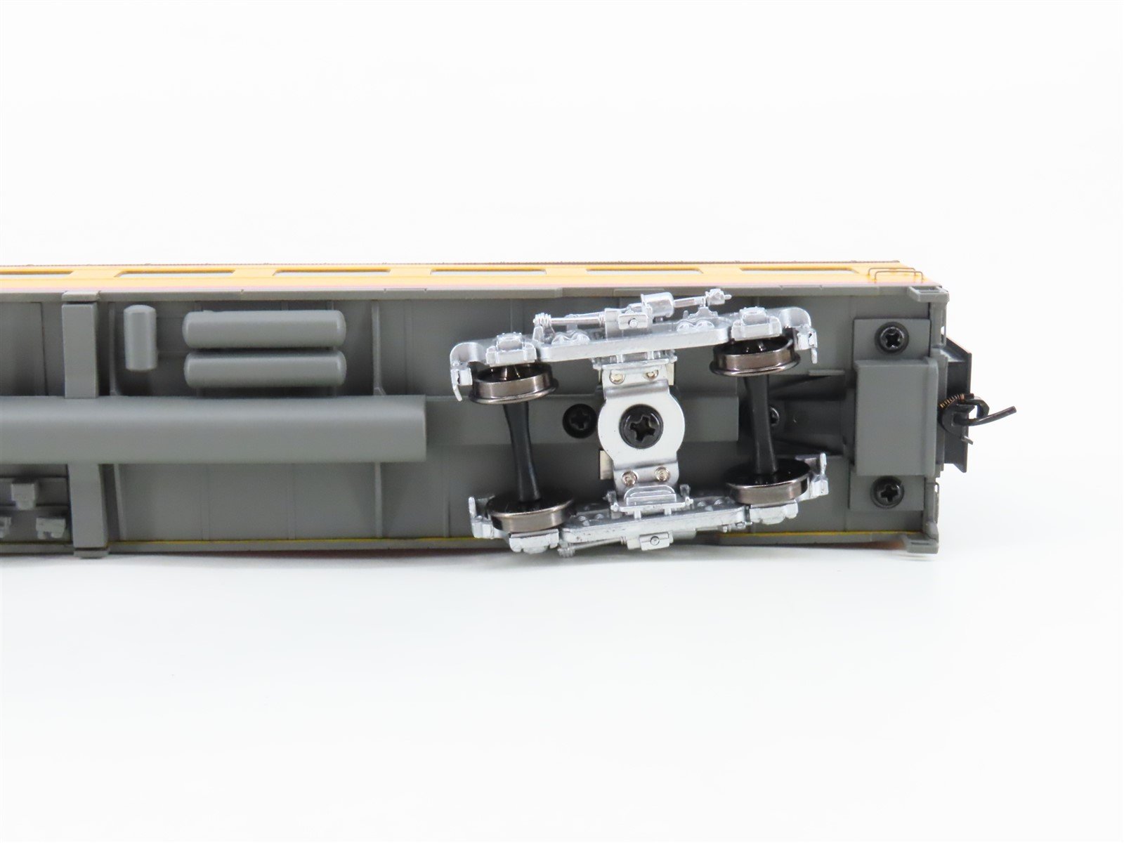 HO Scale Walthers 932-9550 UP Union Pacific Railroad CafÃ©-Lounge Passenger Car