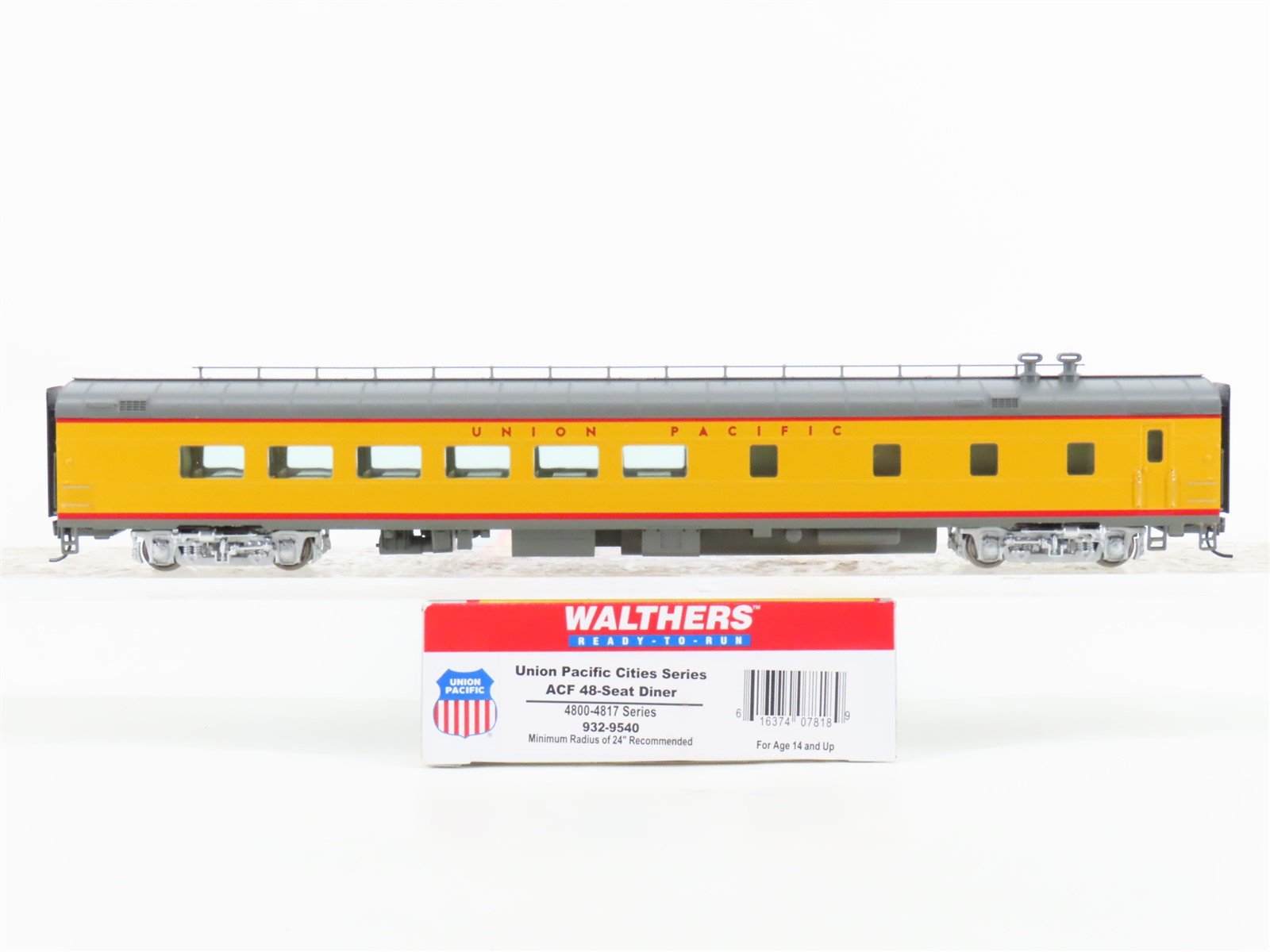HO Scale Walthers 932-9540 UP Union Pacific Railroad Diner Passenger Car