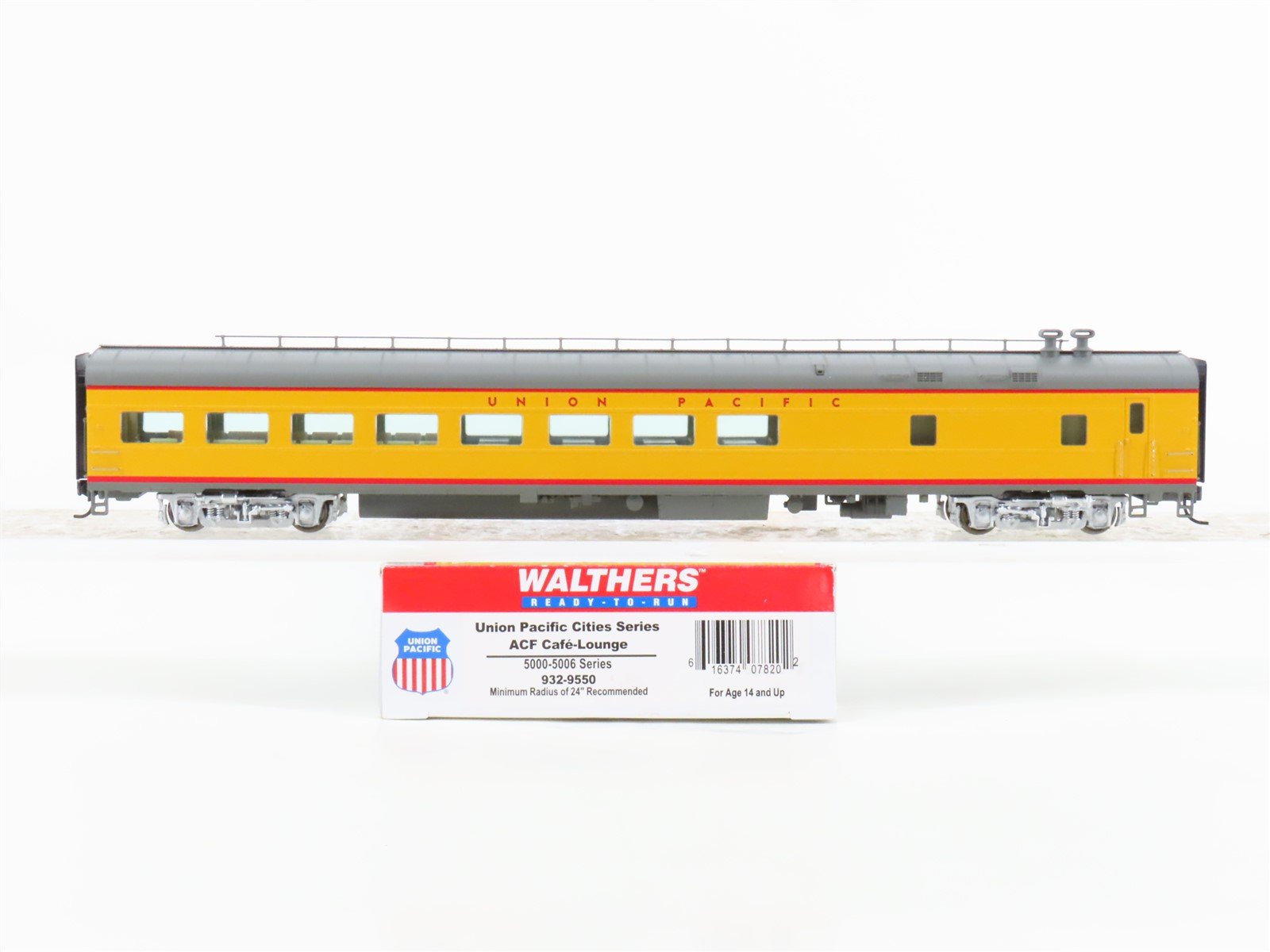 HO Scale Walthers 932-9550 UP Union Pacific CafÃ©-Lounge Passenger Car