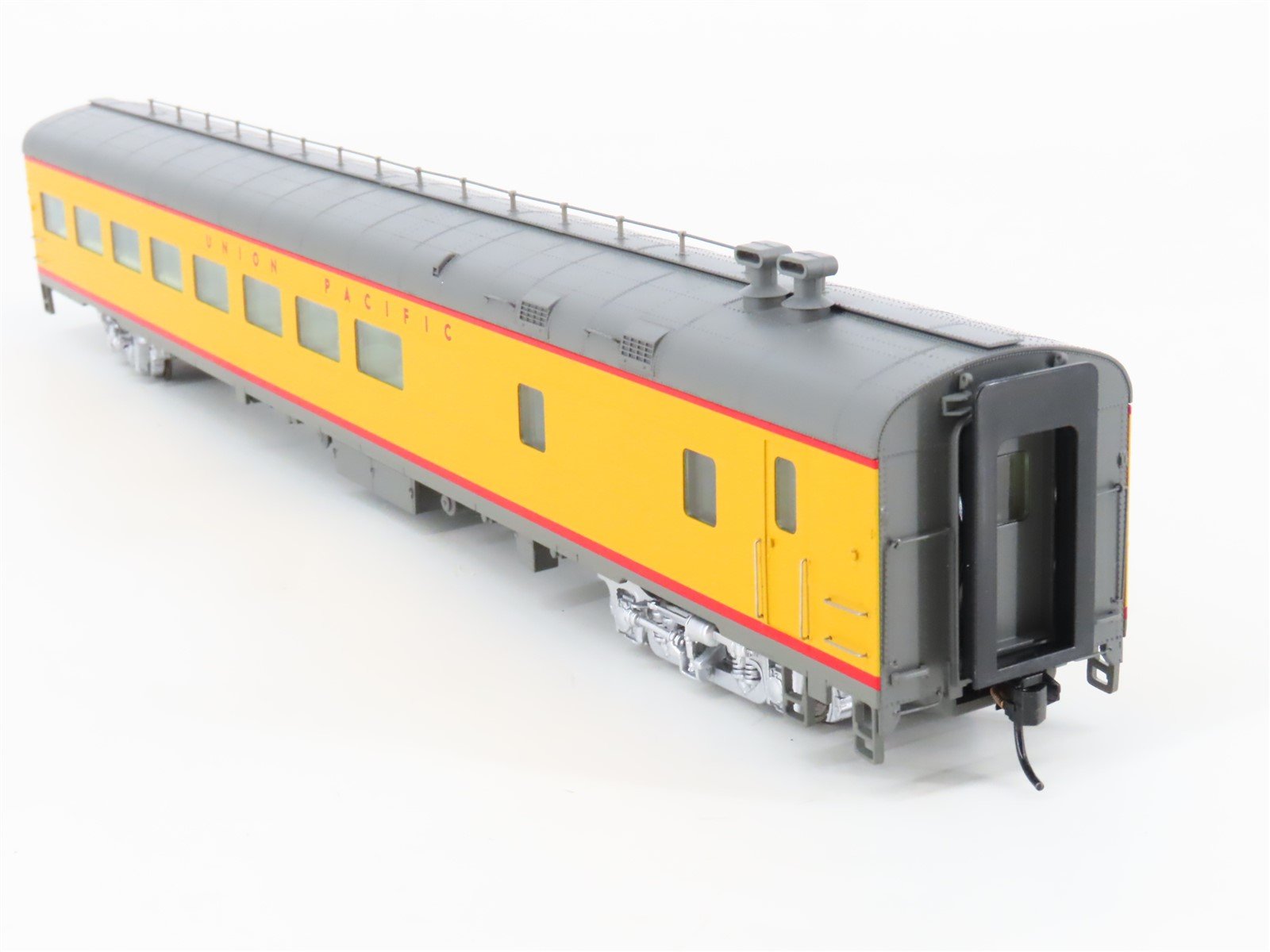 HO Scale Walthers 932-9550 UP Union Pacific CafÃ©-Lounge Passenger Car