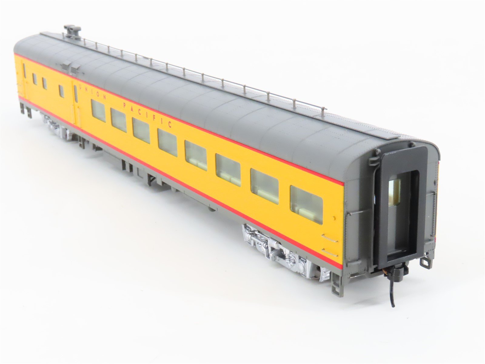 HO Scale Walthers 932-9550 UP Union Pacific CafÃ©-Lounge Passenger Car