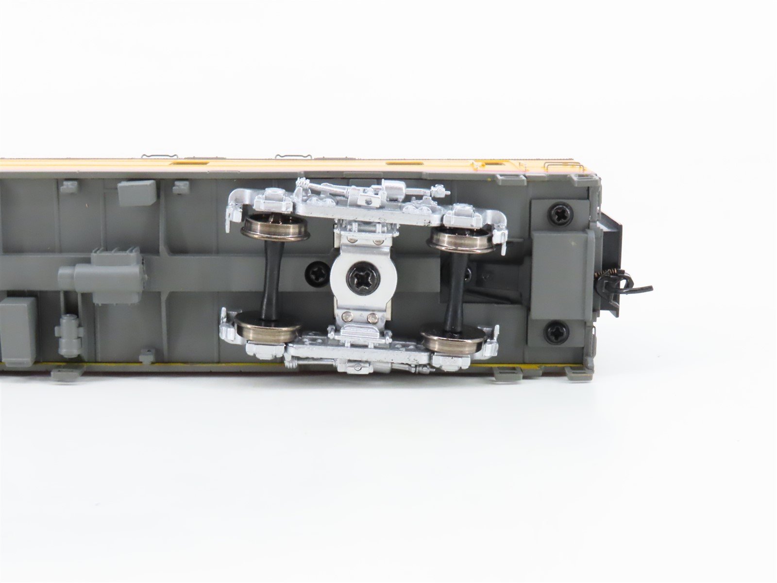 HO Scale Walthers 932-9550 UP Union Pacific CafÃ©-Lounge Passenger Car