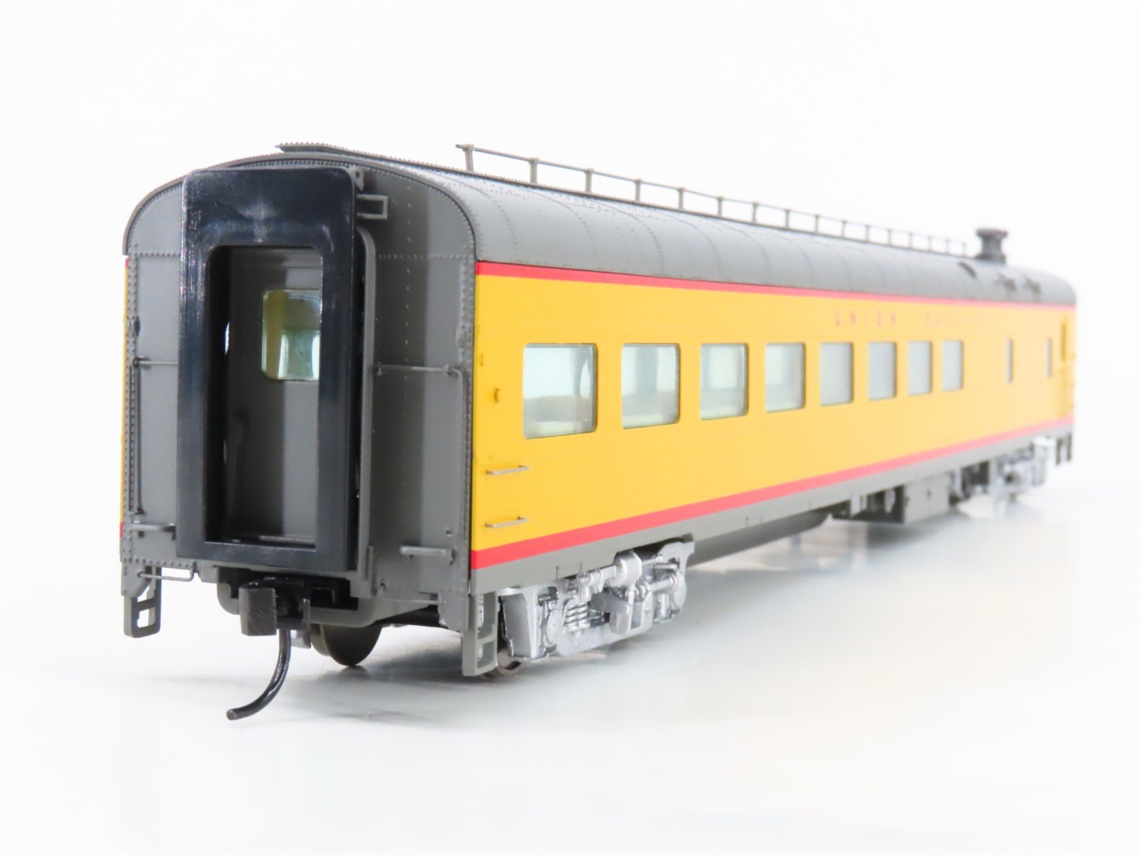 HO Scale Walthers 932-9550 UP Union Pacific Railroad Café-Lounge Passenger Car
