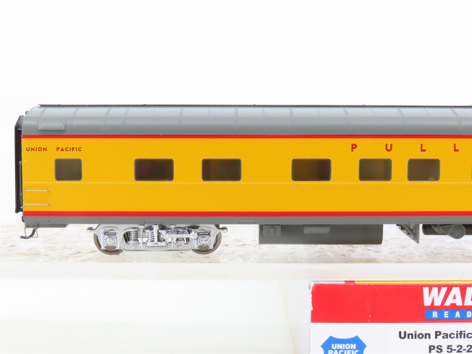 HO Scale Walthers 932-9510 UP Union Pacific Pullman Sleeper Passenger Car