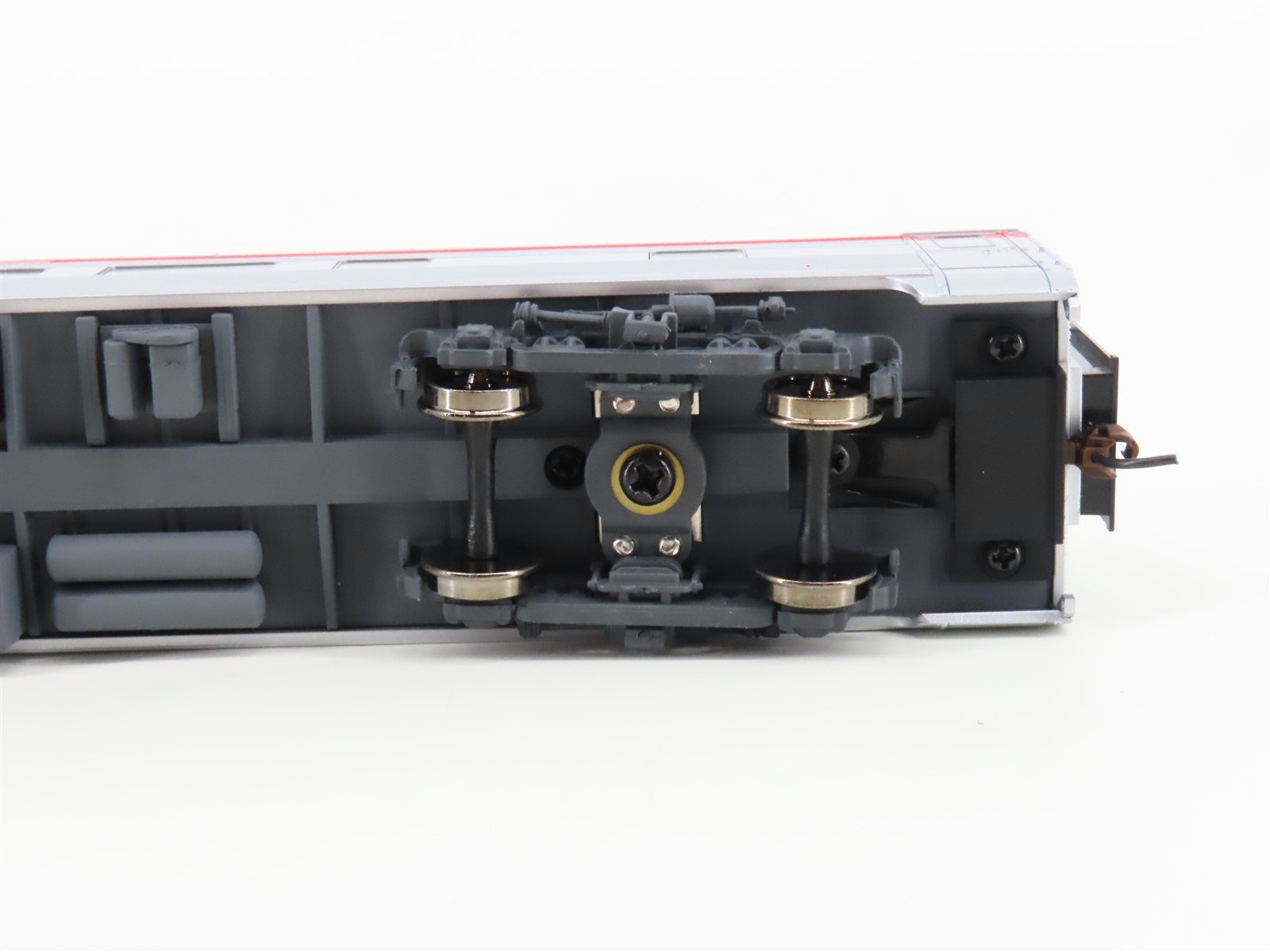 HO Scale Walthers 932-6785 SP Southern Pacific Railroad Coach Passenger Car