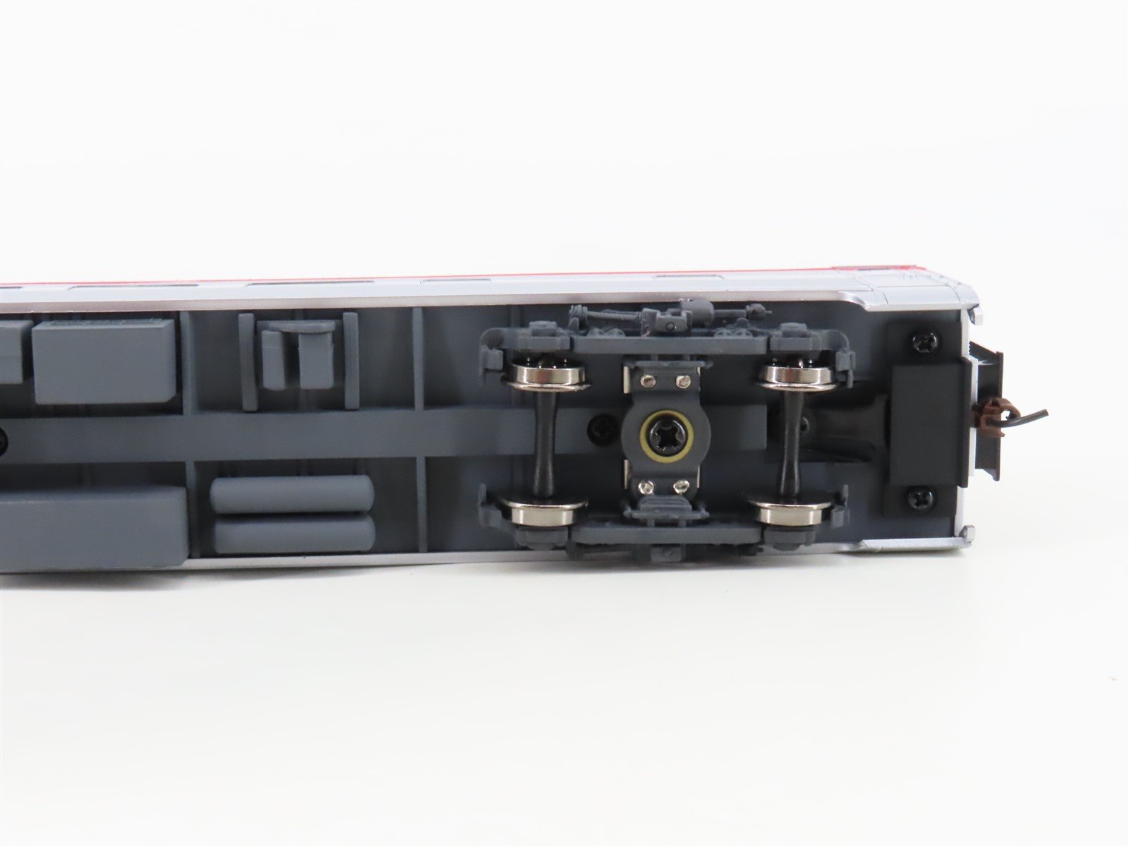 HO Scale Walthers 932-6785 SP Southern Pacific Railroad Coach Passenger Car