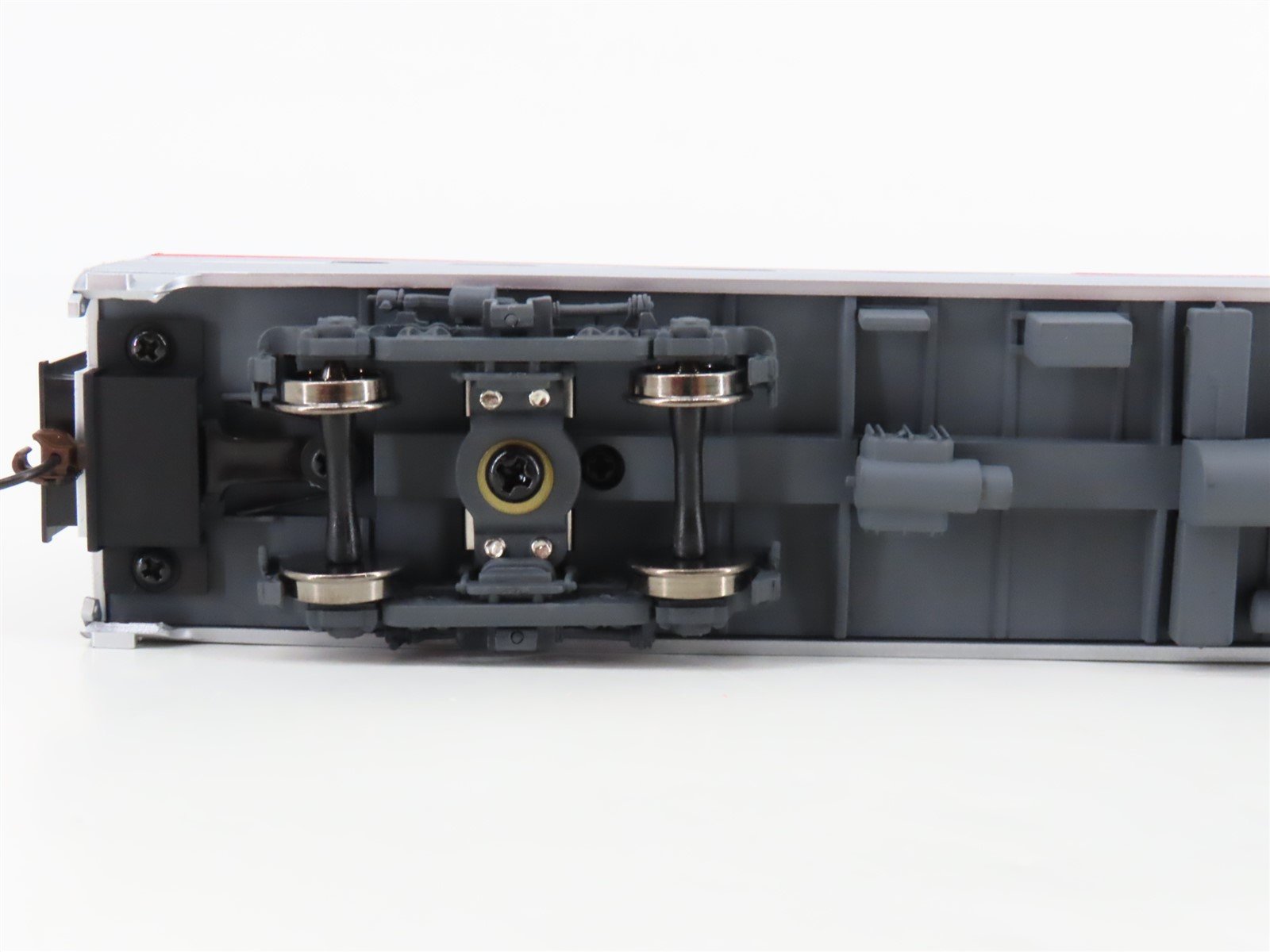 HO Scale Walthers 932-6785 SP Southern Pacific Railroad Coach Passenger Car