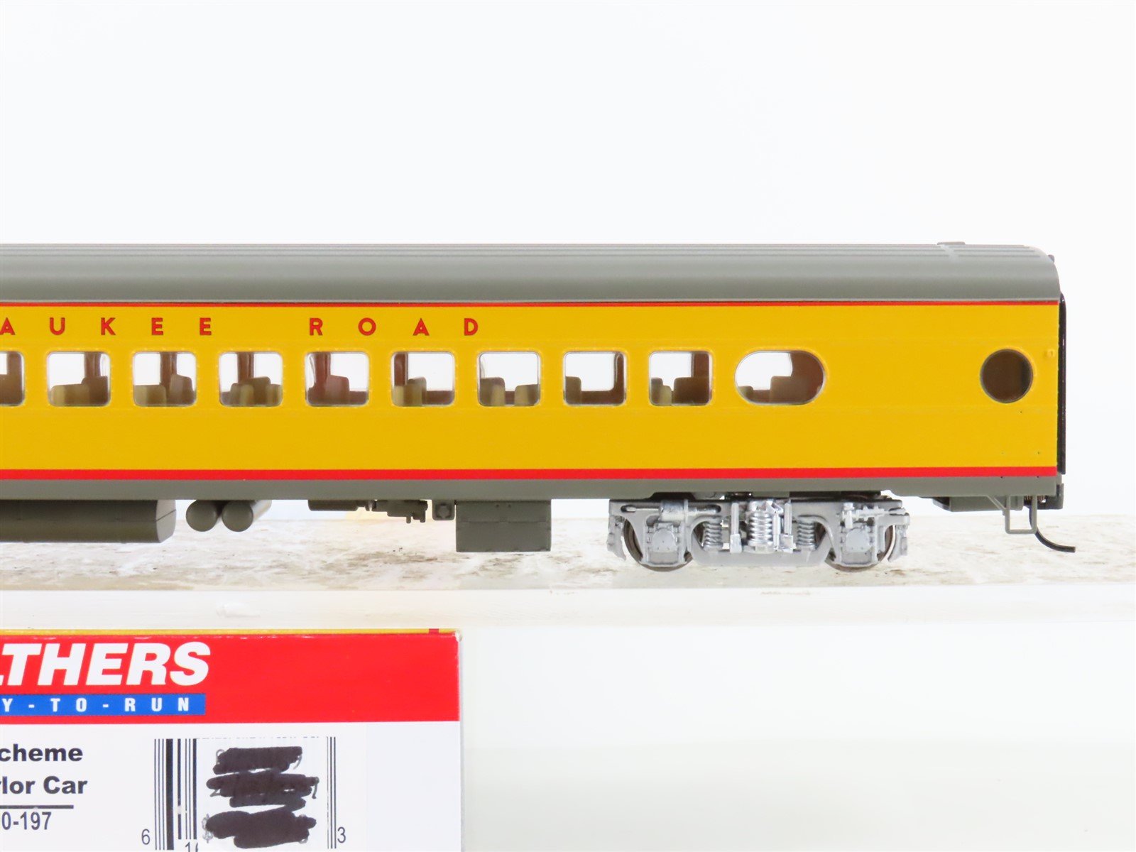 HO Scale Walthers 932-9252 MILW Milwaukee Road Hiawatha Scheme Parlor Passenger