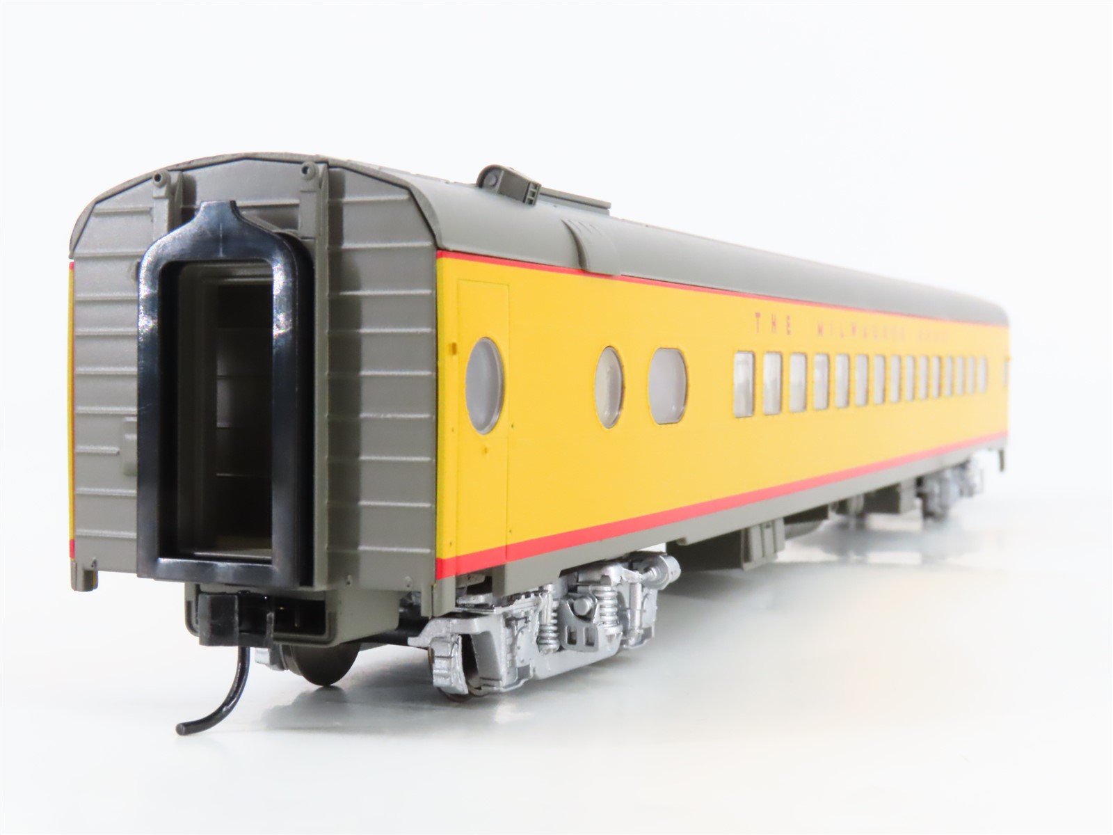 HO Scale Walthers 932-9252 MILW Milwaukee Road Hiawatha Scheme Parlor Passenger