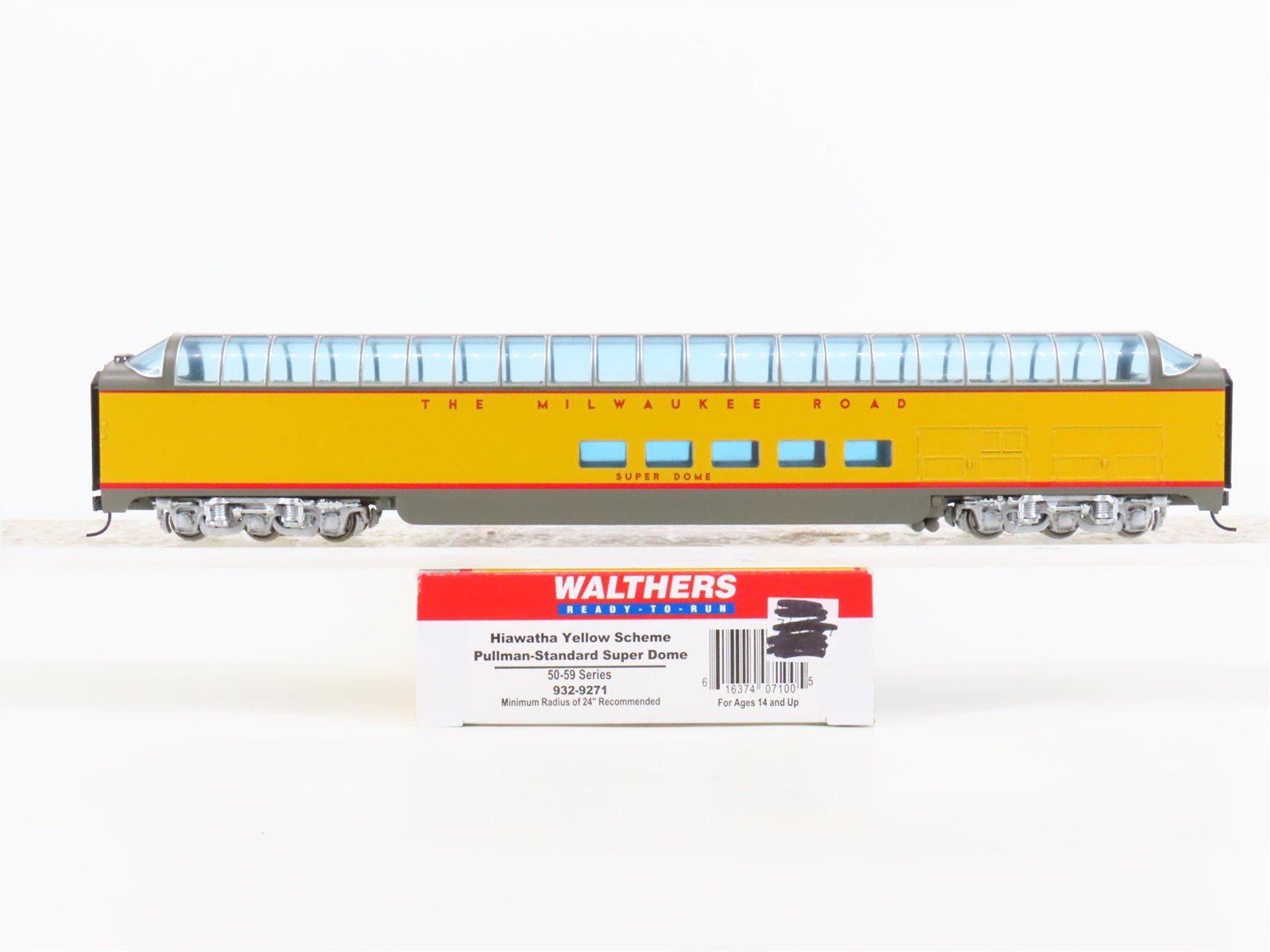HO Scale Walthers 932-9271 MILW Milwaukee Road Hiawatha Super Dome Passenger