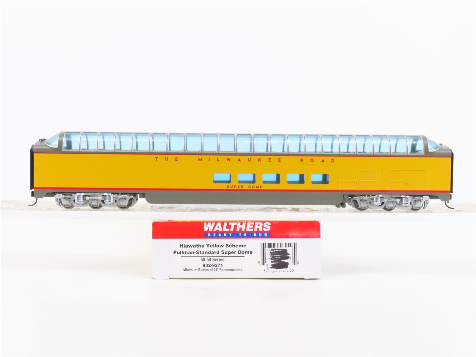 HO Scale Walthers 932-9271 MILW Milwaukee Road Hiawatha Super Dome Passenger