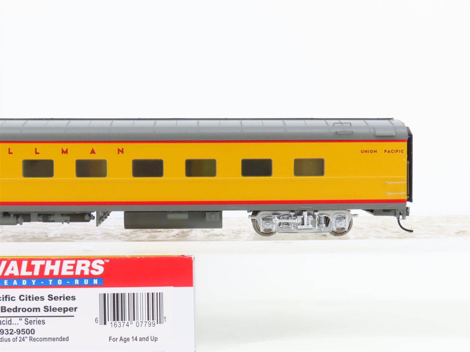 HO Scale Walthers 932-9500 UP Union Pacific Pullman Bedroom Sleeper Passenger
