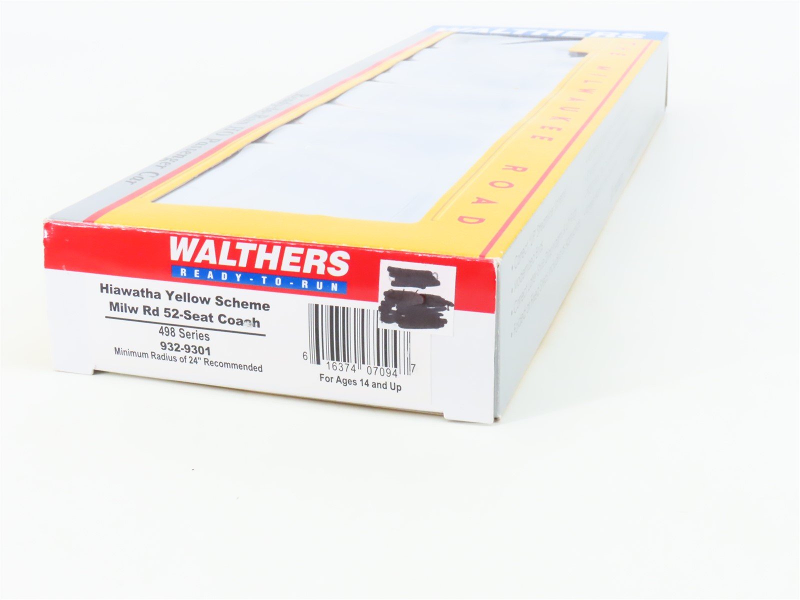 HO Scale Walthers 932-9301 MILW Milwaukee Road Hiawatha Scheme Coach Passenger