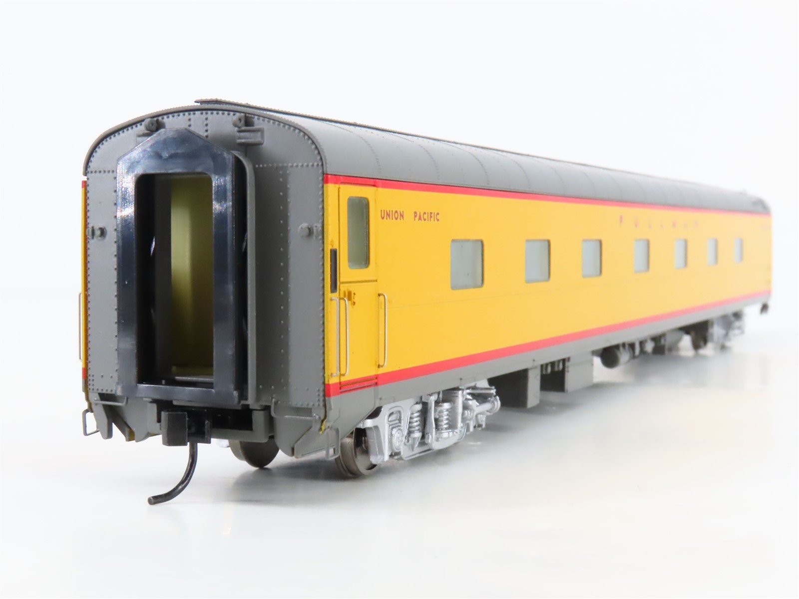 HO Scale Walthers 932-9510 UP Union Pacific Pullman Sleeper Passenger Car