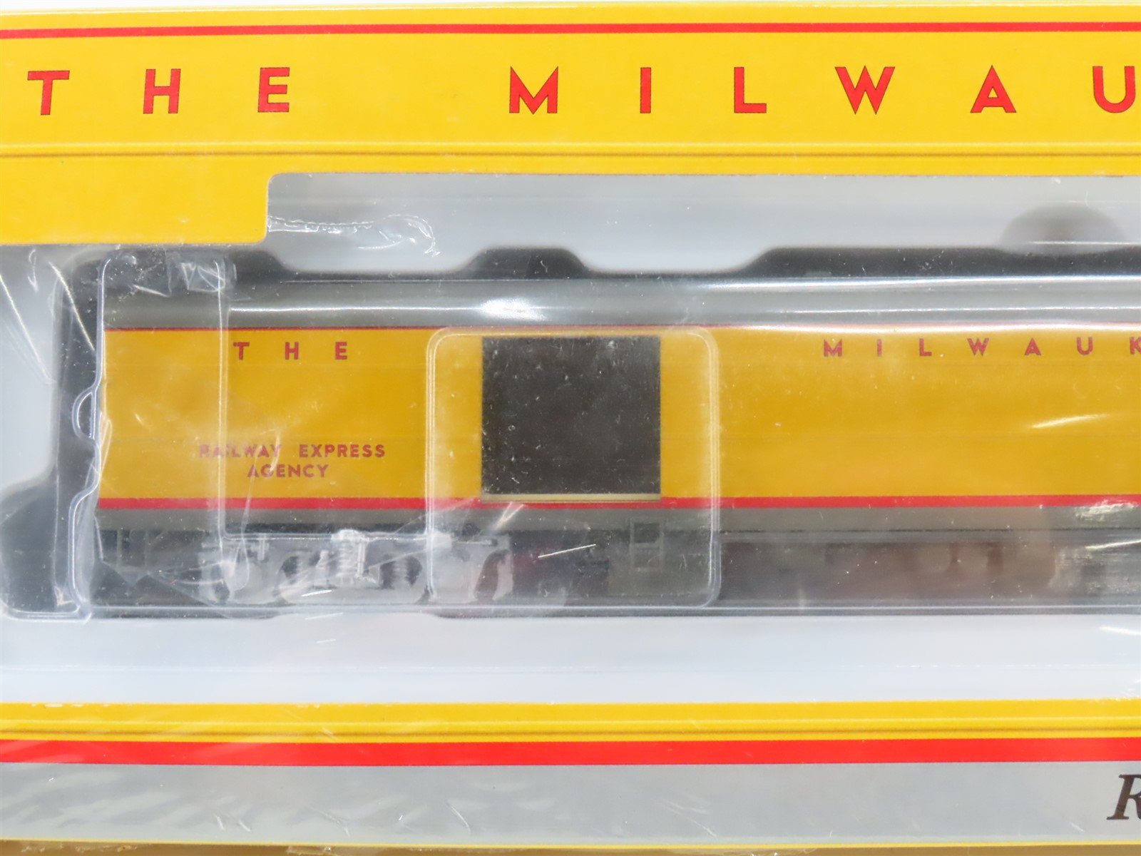 HO Walthers 932-9291 MILW Hiawatha Scheme Baggage Express Passenger -Sealed
